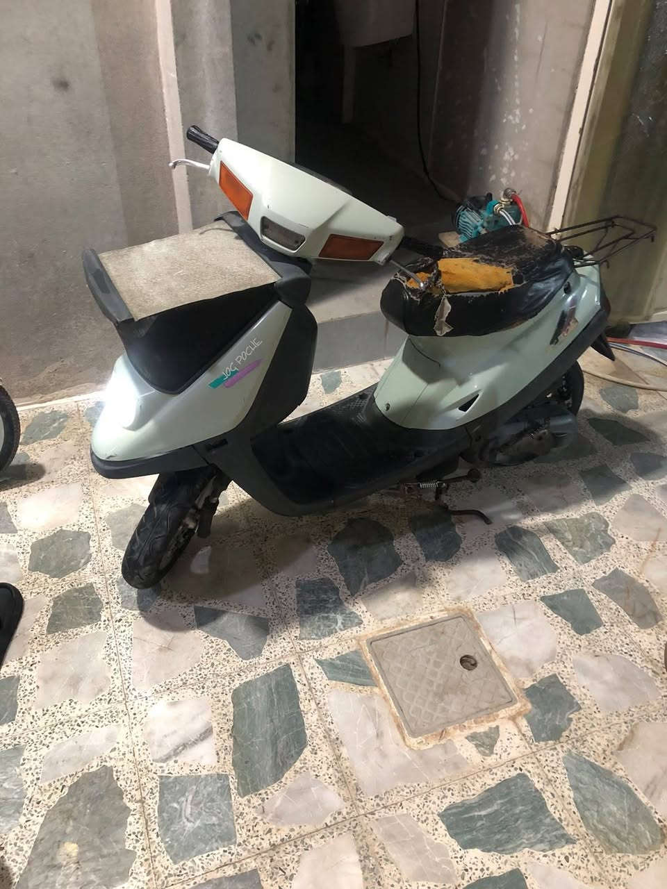 السلام عليكم
ماطور بزونو للبيع محرك شرط
 شاصي شرط الماطور كلو اصلي  حيل نضيف درع الأصلي  ويرمينه شغاله كلها سلف شغال بس باتري ضعيف تحريكه ومعدل يكمز من جواك     الماطور جاهز  السعر 300 وبي مجال مكاني حي صدام الاستفسار ***********

