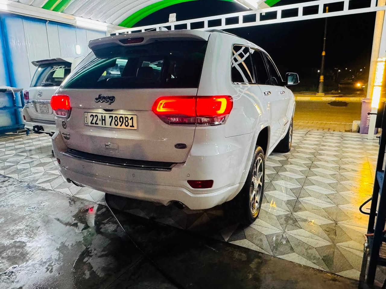 🚘 للبيع | Jeep Grand Cherokee Overland 2020 – وارد خليجي
▫️ اللون: أبيض
▫️ المحرك: V6 سعة 3.6L (3600cc)
▫️ الممشى: 127,000 كم
▫️ السيارة باسمي وتحويل مباشر داخل القرميدي.

المواصفات:
✅ سقف بانوراما
✅ جكات كهربائية (تصعد وتنزل)
✅ تدفئة وتبريد للمقاعد الأمامية
✅ رادار جانبي وخلفي
✅ وضعيات قيادة متعددة
✅ تايرات كورية، تم تبديلها وشدها قبل شهر.

🔹 السيارة نظيفة جداً واستخدام شخصي، ولا يوجد فيها سوى أثر شخط بسيط لا يؤثر على الاستخدام.

📞 للاستفسار: (***********)او خاص 

الله يرزق البائع والمشتري. مكان السياره الانبار

