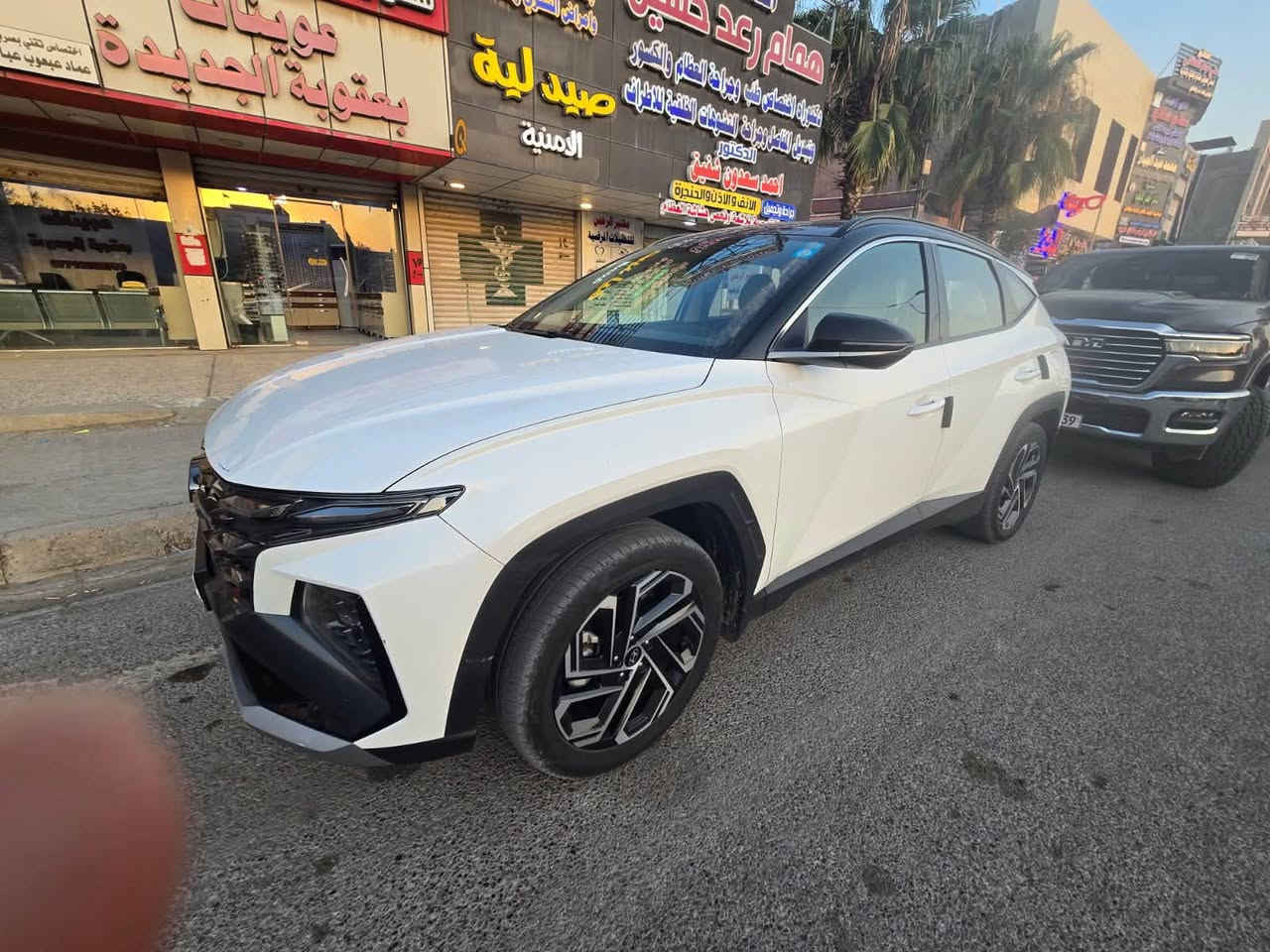 السلام عليكم
توسان 2025 خليجي السيارة نظيفه بمعنى الكلمه فول موصفات عدا الفتحه قماره اسود اصل رقم بغداد بأسمي 

السونار امامك السياره بيها فقط صبغ بالجاملغ الخلفي الي ورا السايق وشي قليل كلش ما بيها دواخل ما واصل الجنطه ولا الباب الي ورا السايق 

السعر  ب 210 وبيها مجال 

الاتصال على الرقم 
***********
***********
مكاني ديالى بعقوبة
