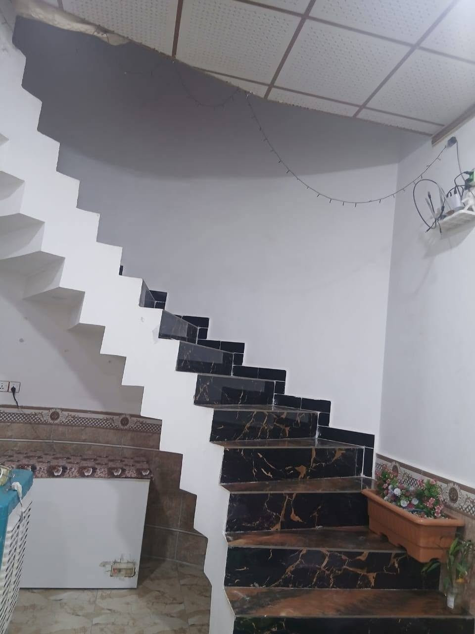 بيت للبيع في البهادريه قرب جامع وحسينيه البهادريه طابو زراعي عراقي سند 25 مساحه البيت الكامله240متر واجها 9في 26 يحتوي البيت على 4غرف منام وصحيات داخليه وخارجيه وديوان منعزل وحمام ومطبخ بناء سنه 2023 البيت كامل سعر 175وبي مجال الاتصال على الرقم ***********
