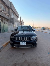 جيب گراند شيروكي لمتد 2021 فول مواصفات 1/1 ماشية 100 الف ميل جلد  تحكم...