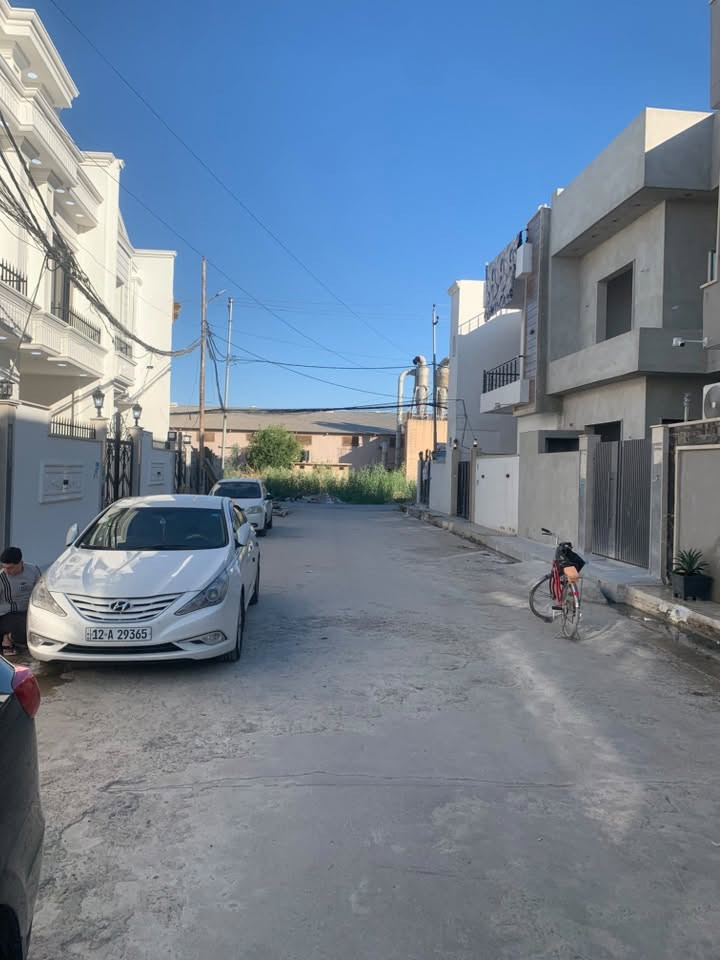 🏡 دار للبيع | حي ملايين الأولى

📍 الموقع: الفرع شيخ أحمد الغانم
📐 المساحة: 150 م²
📏 الواجهة: 7.5 م

✨ تفاصيل الدار:

🔹 الطابق الأول:
• غرفتين نوم، وحدة منها سويت
• هول واستقبال
• صحيات
• حمام

🔹 الطابق الثاني:
• 4 غرف نوم
• صحيات
• بيتونة
• سطح مكسو بالكاشي

⭐ دار بمساحة ممتازة وتوزيع عملي، مناسبة للسكن العائلي.

📞 للاستفسار ومعرفة التفاصيل:
***********
***********

مكتب أرض الملايين للعقار — خيارات عقارية مميزة تستحق الزيارة.
