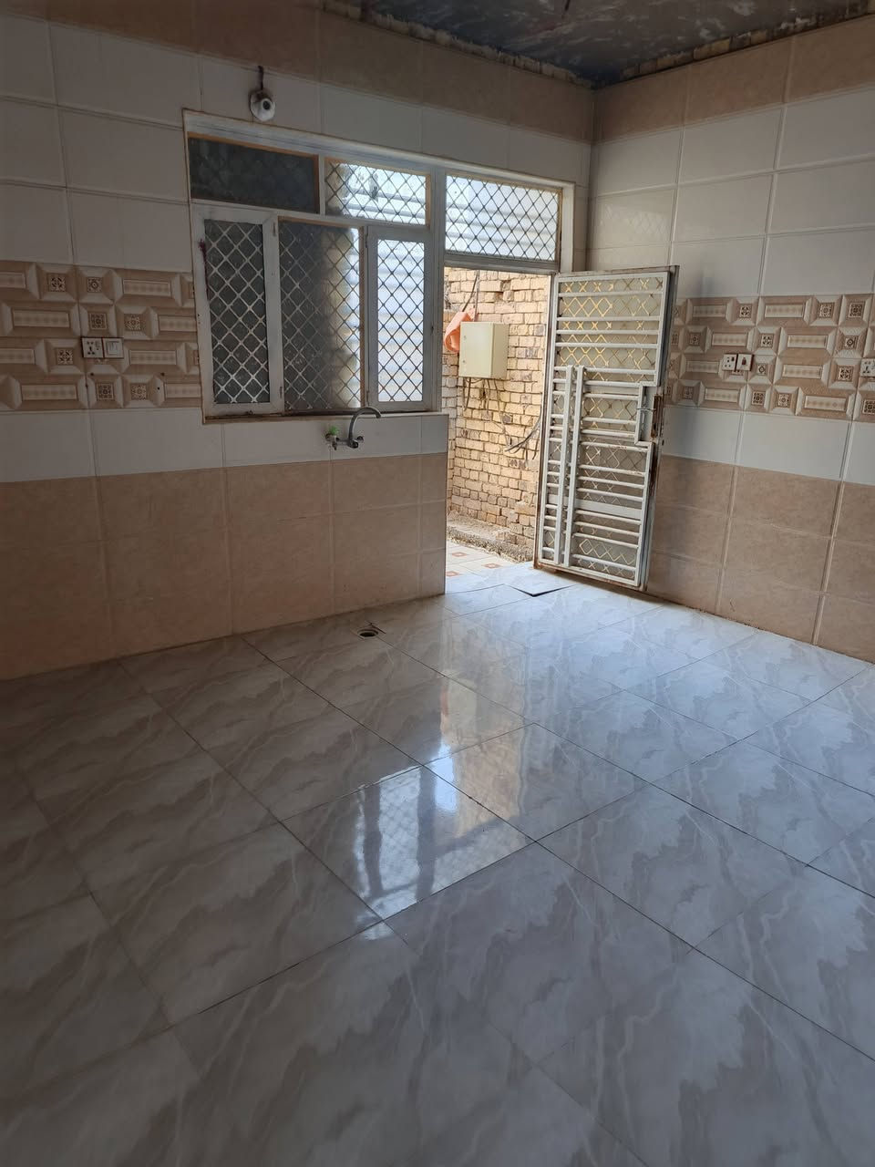 سلام عليكم بيت ديوانية التقية الثالثة قرب جسر نجف بنزلة الكرينات سعر 38 نهاية بيع مستعجل زراعي سند 25 تصال على رقم تليفون ***********
