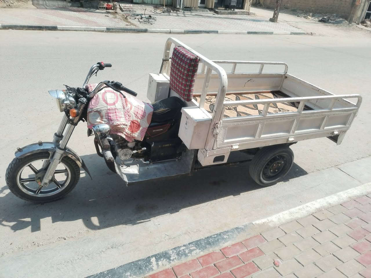 السلام عليكم ورحمة الله
ستوتة MTR  للبيع، نظيفة جداً .
المحرك: 150cc ، نظيفة 
الموديل: 2013
الأوراق: سنوية أصولية (رقم بابل ) 
المكان: كربلاء الحسينيه 
السعر: مليون ونص(وبيها مجال قليل).
، للتواصل والاستفسار الاتصال على الرقم ***********]
