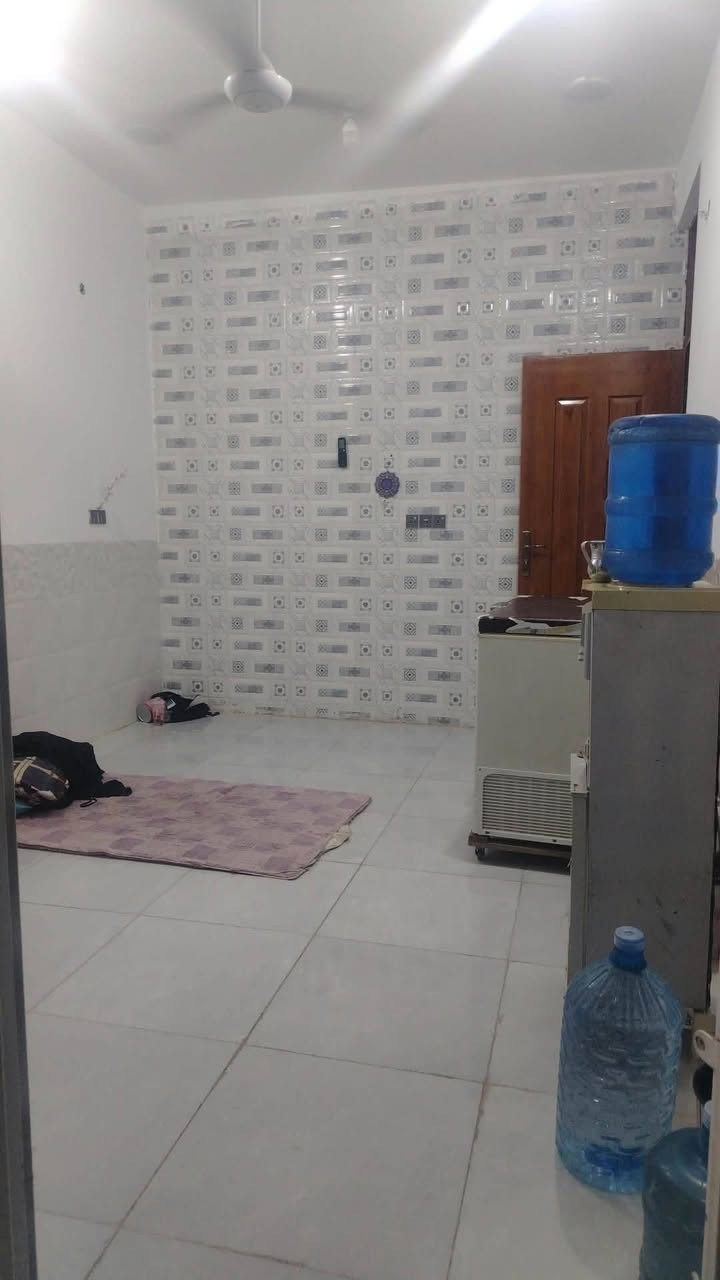 السلام عليكم عندي بيت للبيع مطلوب مبادره 100متر طابق واحد في زين قوس شارع الجوبه يقع على شارع 20 عام مطلوب 85مليون وتسديد الشهري 395 رقم الهاتف ***********
