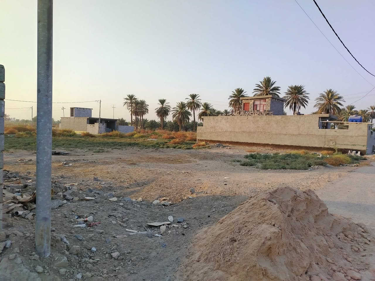 3 قطع أرض للبيع  ( اثنين متجاورات وواحدة مقابيلهن بنفس الشارع )
الموقع: حي الصحة  قرب مستشفى الامام علي عليه السلام. 
المساحة : كل قطعة 220م
( نزال 22 وواجهيه 10) 
السند: طابو زراعي (سند 25)
خدمات كاملة ( ماء وكهرباء وشارع تبليط وانارة). لقطع بلون لاخضر 
للاستفسار والتواصل:
***********
***********
