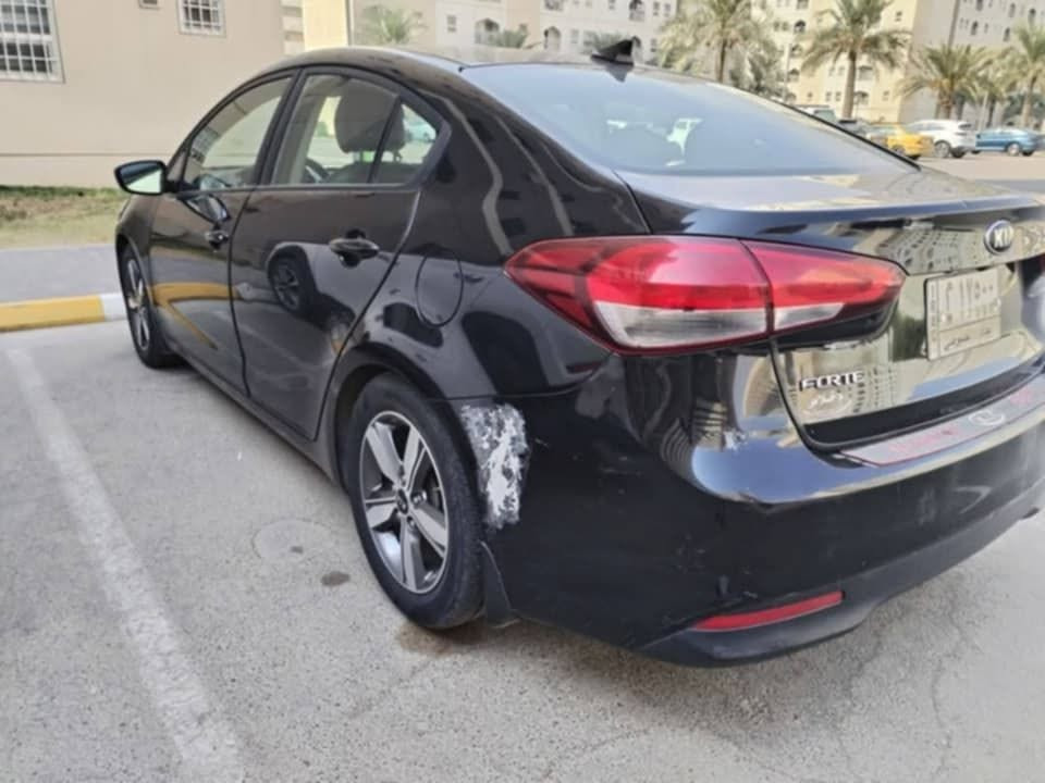 للبيع فقط 
كيا فورتي 2018 أمريكي 
مكينه 2000 دوش المرغوب 
الكير المرغوب 
حادثها مرفق مع الصور 
فتح جاملغات بدون ضربه 
وصبغت ربع دعاميه الاماميه 
وربع دعاميه الخلفيه 
وبيها بارد باب الخلفي 
تبريد تدفئة 
كهربائيات 
تخم تاير 
جاهزه 
العنوان بغداد حي النصر 
***********
واتساب
