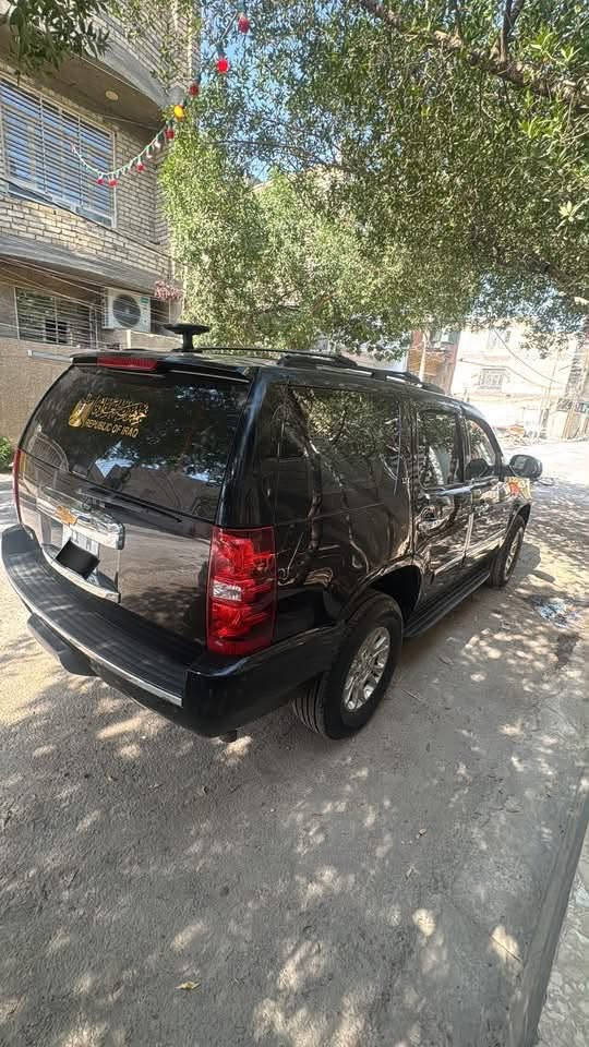 السلام عليكم…..تاهو اسود 2013 LTZ خليجي بتره(اصولي) رقم بغداد
السيارة نظيفه مكفوله ماعدا الجاملغ الايمين مصبوغ باقي السياره كفاله حداديه وتبريد ومكينه وگير كله كفاله غرفه السياره نظيفه كلها كامله مكمله تخم تايرات جديد
فول مواصفات 
1_تشغيل عن بعد
2_فتحه سقف
3_اشارة ترحيب
4_فور ويل
5_شاشتين 
6_صندوق كهربائي
7_منظومة زينون
8_7راكب
9_ كراسي كهرباء
10_تحكمات استيرن
11_مري شفط
12_كراسي تدفئه+تبريد
وباقي مواصفات ال LTZ المعروفه
سياره فول نظيفه 
للأستفسار والتواصل على الرقم ***********
عنوان السياره بغداد الرصافه
