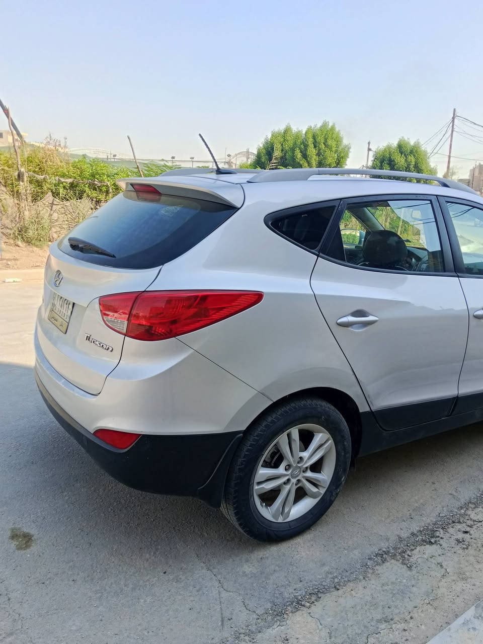 توسان 13 امريكي محرك دوش 2400 رقم بابل فقط بنيد اصلي مبدل بدون دواخل تبريد حداديه كله جديده محرك مفتوح شغل درجه اوله لاتصال *********** مكانه حله المركز السعر 115
