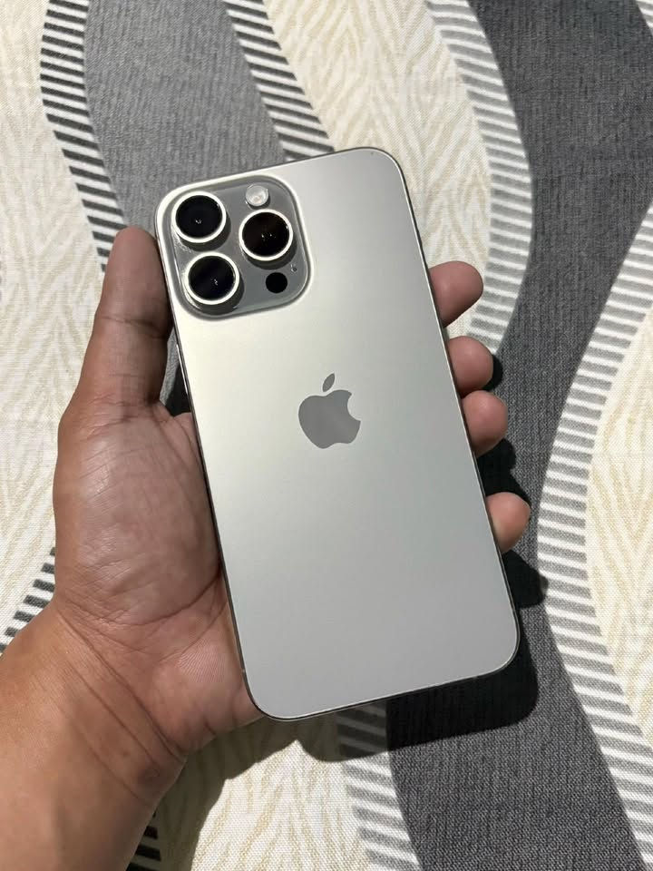 iPhone 15 Pro Max للبيع📱
🩶 اللون: تيتانيوم
🖨️ الذاكرة: 256GB
🌏نموذج (M)
🔋البطارية: 86% (عدد الشحنات 725)
✨حالة الجهاز 
🔧نظيف 100% وبدون أي شخط 
⚙️الجهاز كفالة (بدون أي تصليح)
🎁الهدايا والملحقات:
➕لزقة شاشه (BLACK)
➕لزقة كامرات 📸
➕كيبل شحن قماش (الاصلي)
💰السعر1030 دينار عراقي (مجال بسيط 
جداً)
📍﻿﻿الموقع: بغداد _الحسينية 
🔍﻿﻿شرط تفحص الجهاز يلا تسلم الفلوس
📞 للتواصل:***********
