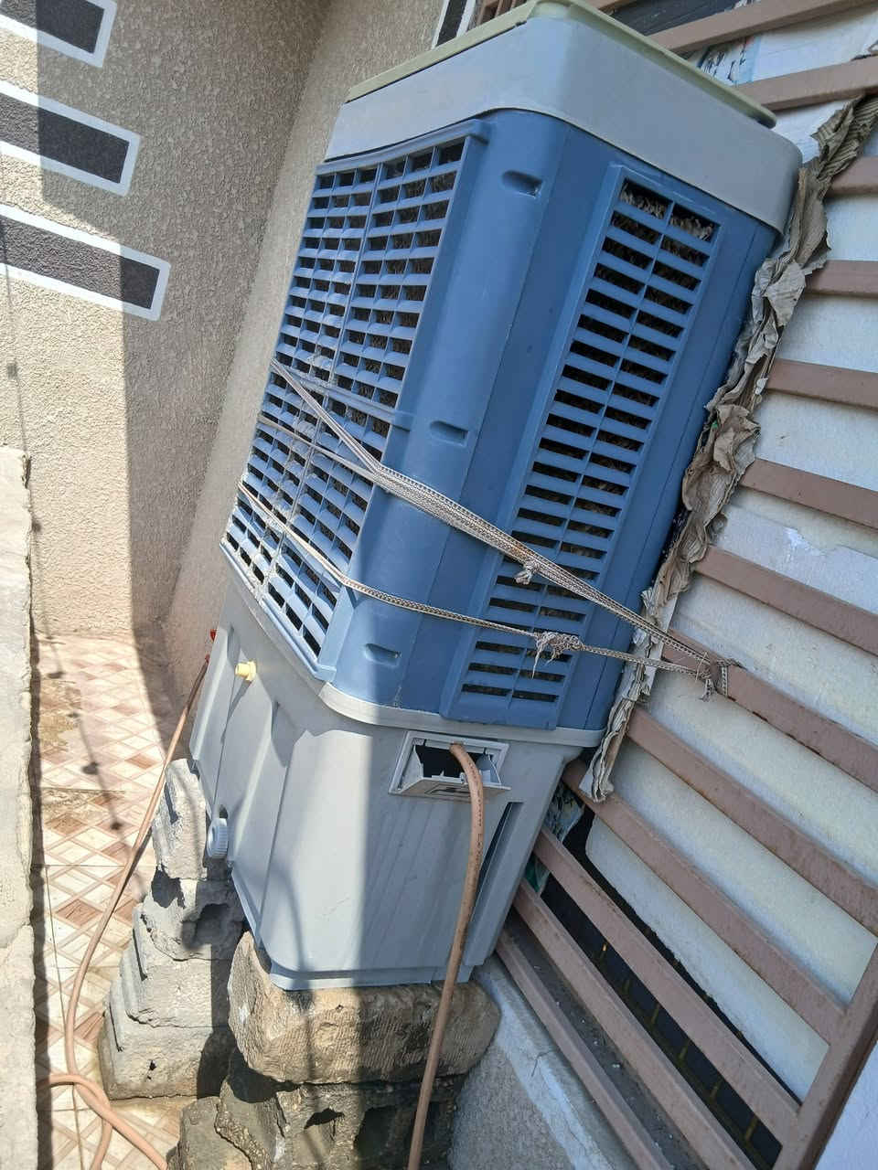سلام عليكم عندي كونفير حجم كبير شرط فحص شغاله سعره 100 بيه مجال***********
