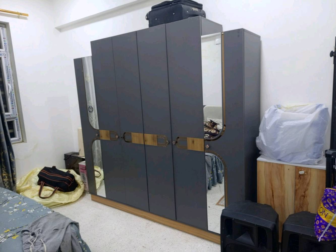 غرفة 5قطع تركية نضيفة وابد ما مستعملة بس مجرد مشدودة واضطريت ابيعهة وبيهة مجال لليشتري وياهة دوشك هم ولله ابد ما مستعملة والدوشك بي ضمان 5سنوات 