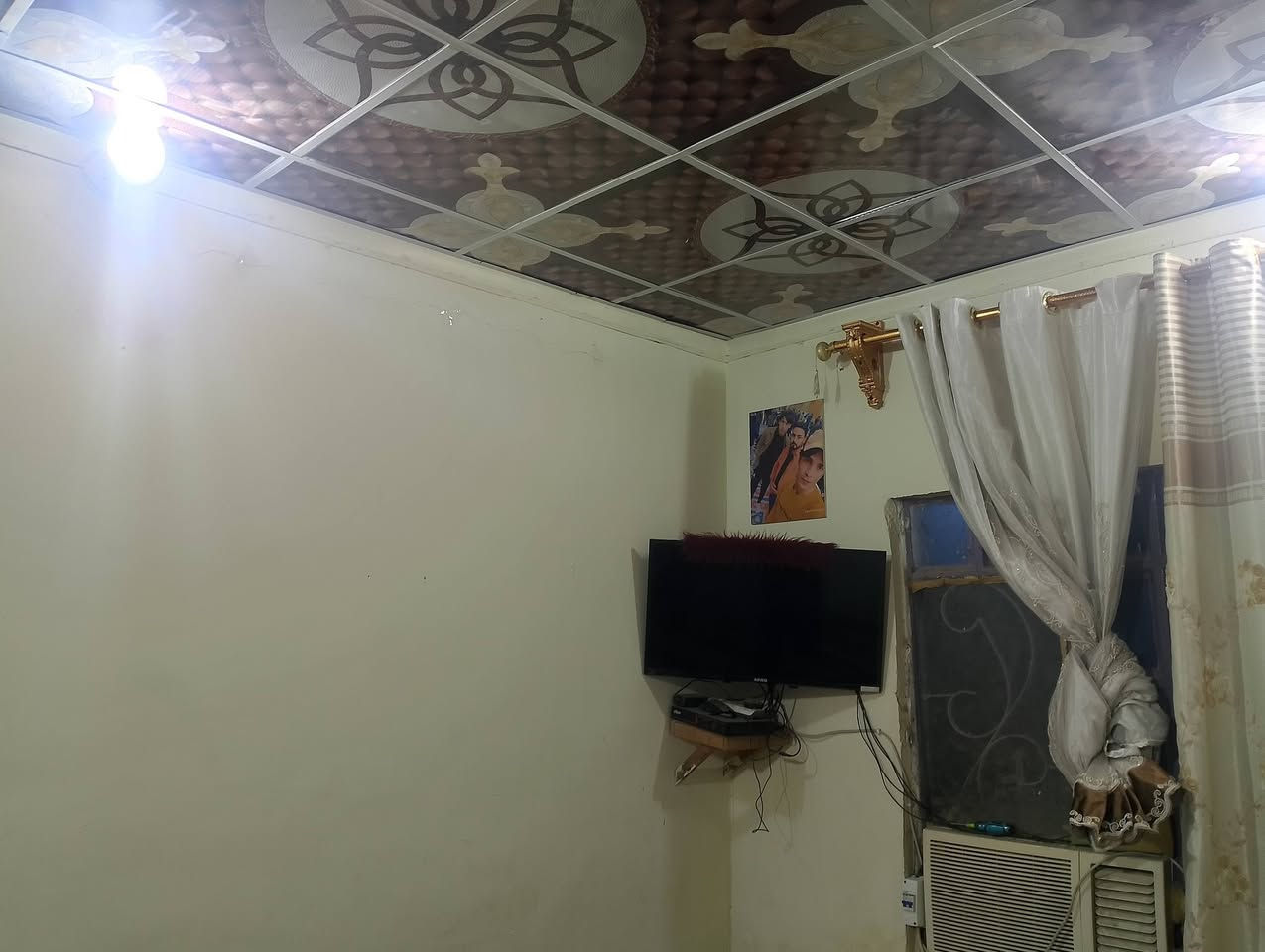 سلام عليكم بيت للبيع مساحه 100 وا عرصه 100 بيت تجاوز على شارع كربلاء عمود 28 خلف اكريت مول السعر 8وبي مجال خط وطني او مولده ماعايز كلشي سستم كامرات الاتصال ***********
