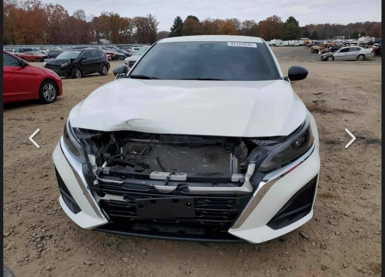 بسم الله الرحمن الرحيم  Nissan altima s
سەیارەکە بەبێ ناوگردن بەبێ ئایرباگ بەبێ بۆیاخ تەنها و تەنها وەکوو لە ڕەسمەکە دیارە لێوی بۆنیدی یەک پەڵەی بچوک بۆیاخی هەیە ماشاللە لێ بێت سەیارەکە بێ نوقسانیە سێتی رادیەتەری بیلادی خۆی لەسەر ماوە  بە نسبەت رۆشتنەوە (٤٢،٠٠٠) مایل رۆشتوە سەیارەکە جاهیزە کاتی نەشکاوە ٣ مانگ کاتی تیایە (٩٠) ڕۆژ  بۆ زانیاری زیاتر پەیوەندی بکەن (***********) ناونیشان کەلار ئادمین 🤍
