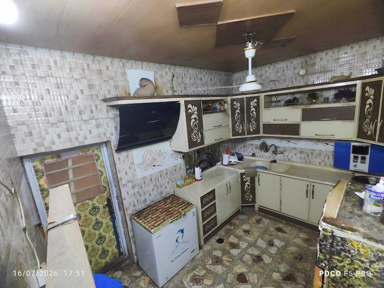 سلام عليكم 
دار للبيع المساحه (100 مربع )متكون 
صاله +استقبال+غرفه+مطبخ+حمام داخلي حمام خارجي +منور +خلفيه  (العقد 117) البيت ركن وبنأ عكاده  بيت بنأ نضيف ومرتب 
،،،،،،،،،،،،،،،،،،،،،،،،،،،،العنوان كربلأ. كنطره السلام  شارع المدرسي 
يبعد عن الأمام كيلو ونص تقريبآ  
رقم الهاتف *********** متواجد وتساب
