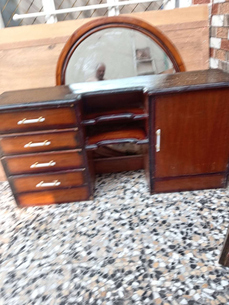 زعفرانيه اربع شوارع • غرفة صاج • بدون ميز