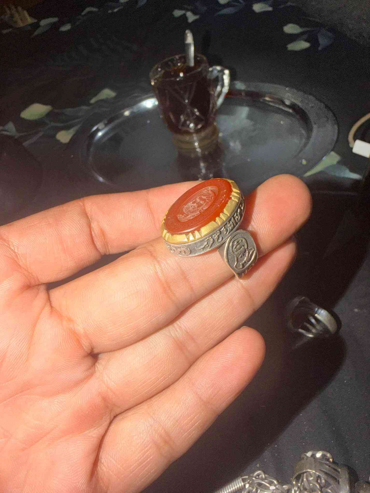 للبيع شلع والله مالاتي الشخصيات سعر الغرام 4 آلاف قفل هاذه رقمي *********** عنواني بغداد
