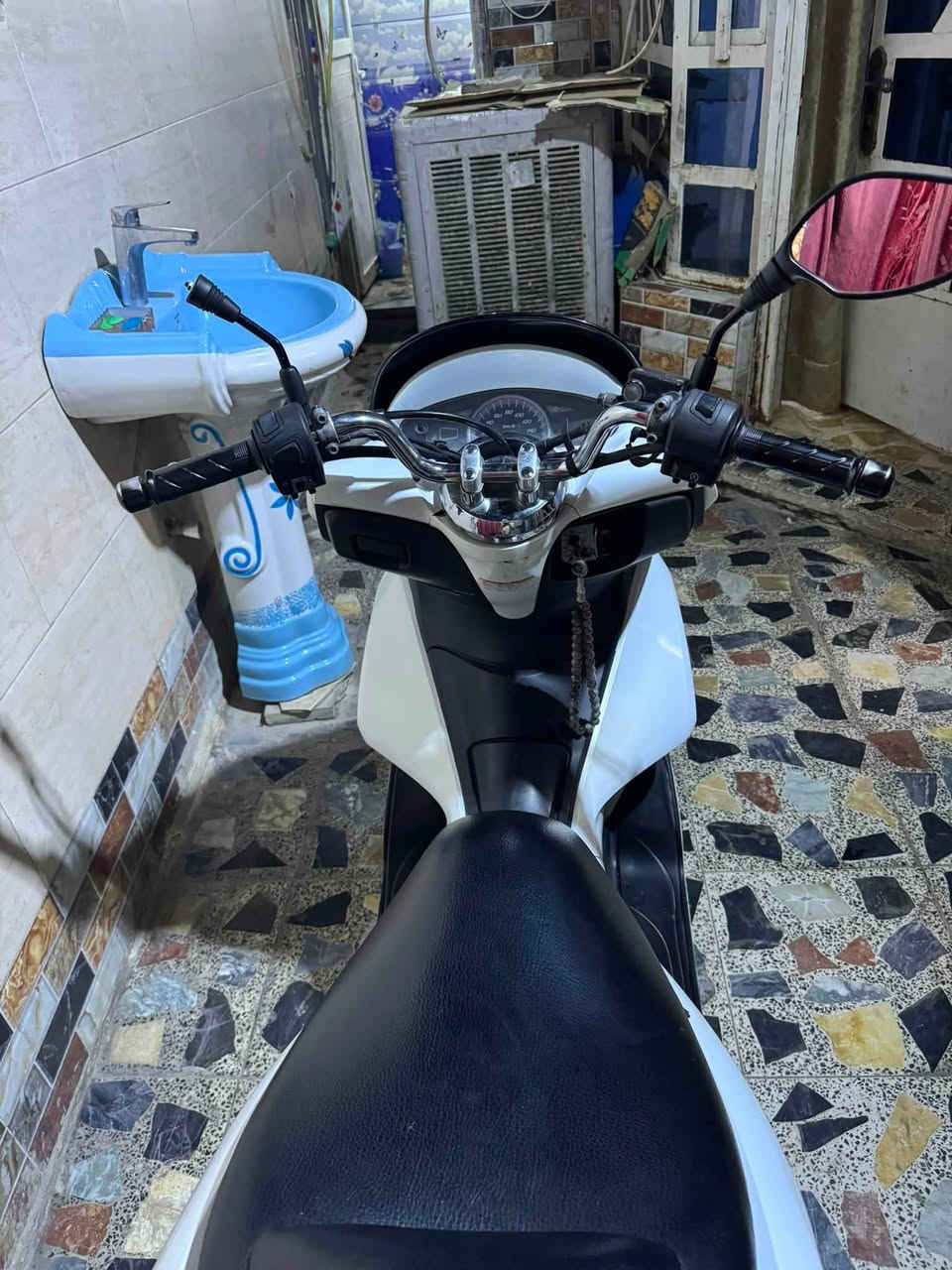 دراجه pcxجيل اول مكينه 125ادراجة  كلها ابلاديه شرط النضافه دراجهة مال رمبه مال معرض المديل 2016 ماخذها رمبه اوراق المعرض موجوده يعني مو مال شارع 
حساس ازدحام الدراجه كفاله عامه الدراجه على ايدي شوفت عينك ياباني الاصليJF جديده  السعر 15 ورقه 
مكاني بغداد مدينه الصدر ***********
