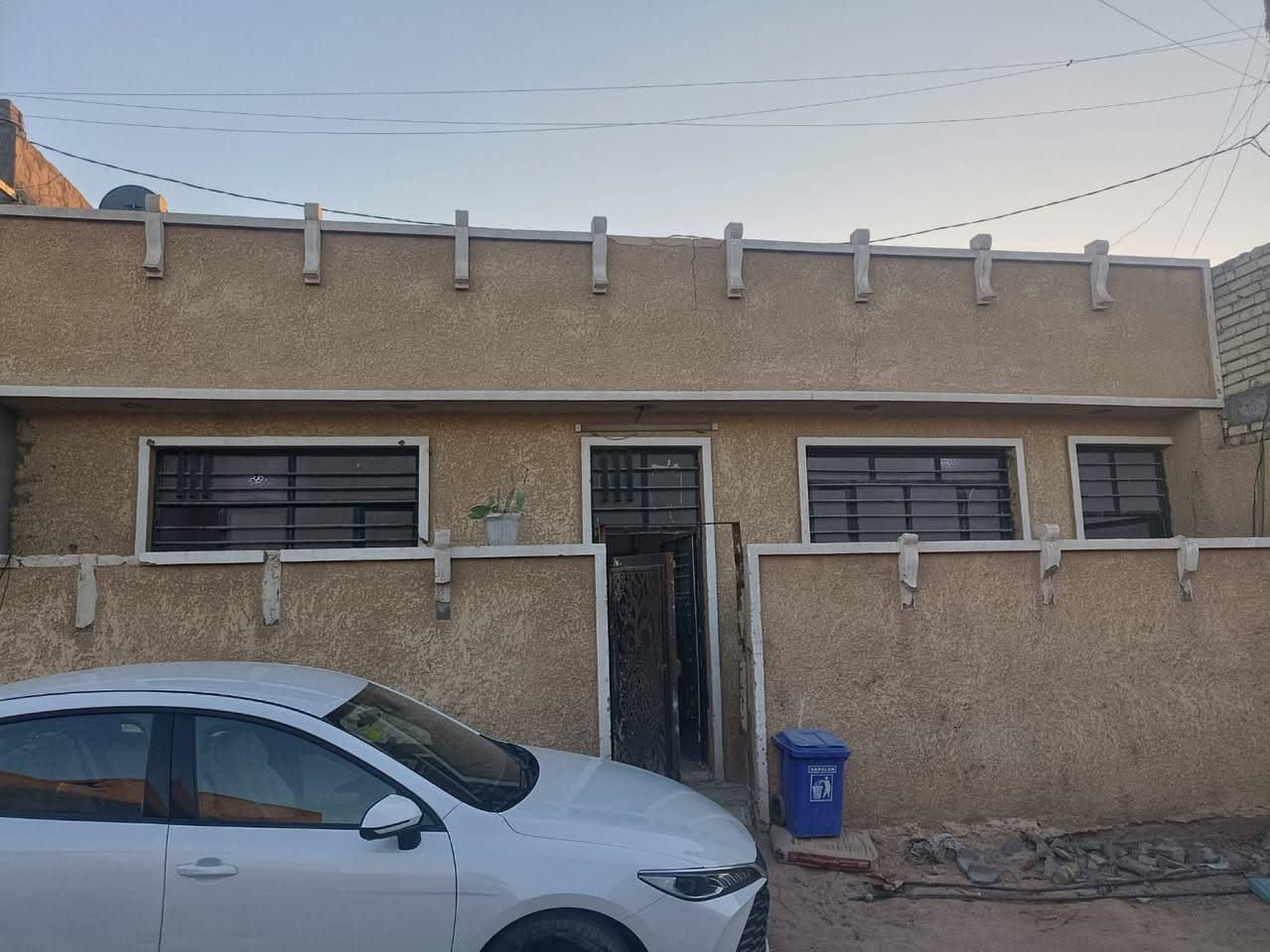 السلام عليكم
بيت زراعي 100 متر 10×10 شارع خط النفط قرب الفوج 
للاستفسار الاتصال ع الرقم ***********
