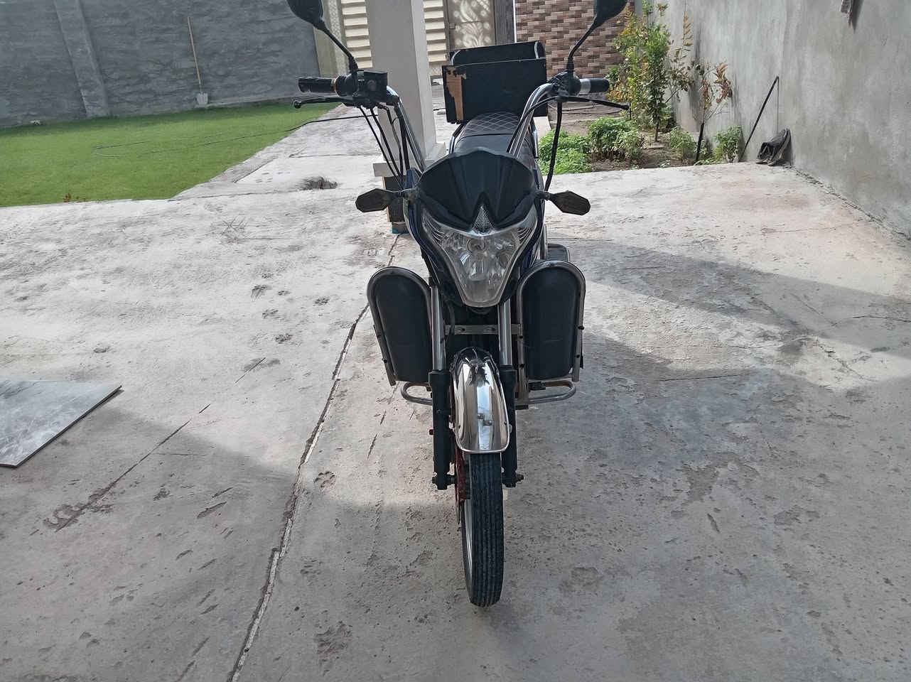 ماطور شحن للبيع نظافه وسط يعني زين بطاريات ثنين زينات وثلاثه يشتغلن بيهن نفخه رايده 250وبي، مجال مكاني الصديقيه رقم ***********
