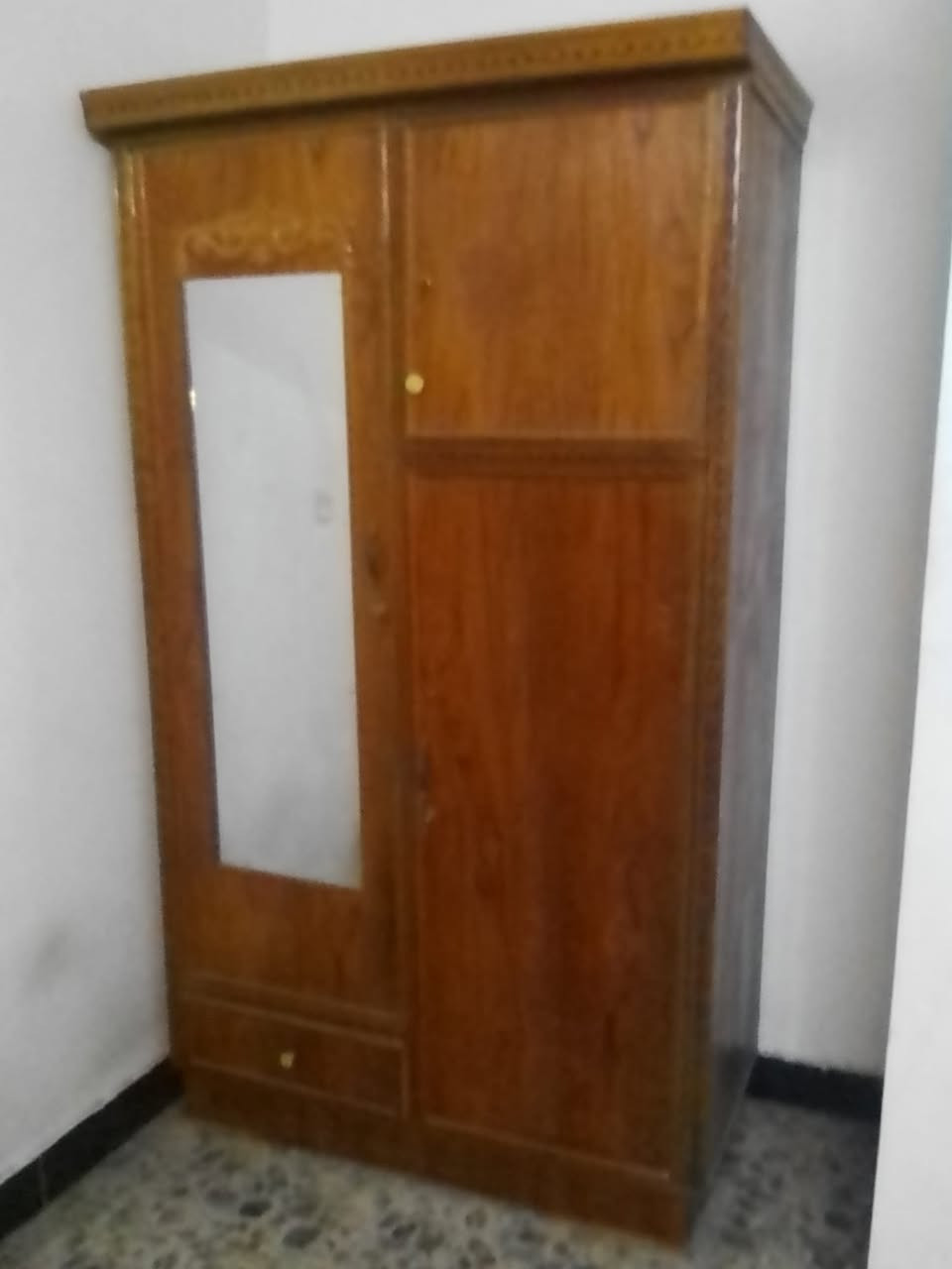 غراض بيت للبيع مكاني بغداد المنصور اتصال ***********

