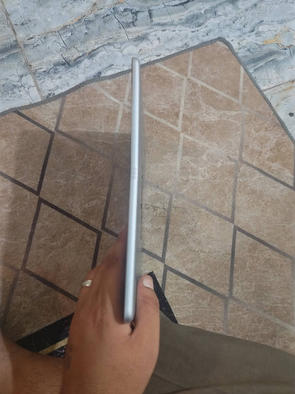 آيباد • بدون تفاصيل