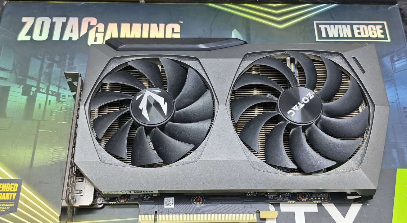سلام عليكم 
عندي كارت الشاشه rtx3070 8 g نوع زوتك
ريدة  ابيع ب425 الف 
حرارة  بل العاب 72~ 73 
راس خاص  او على وتس اب 
رقم ***********
