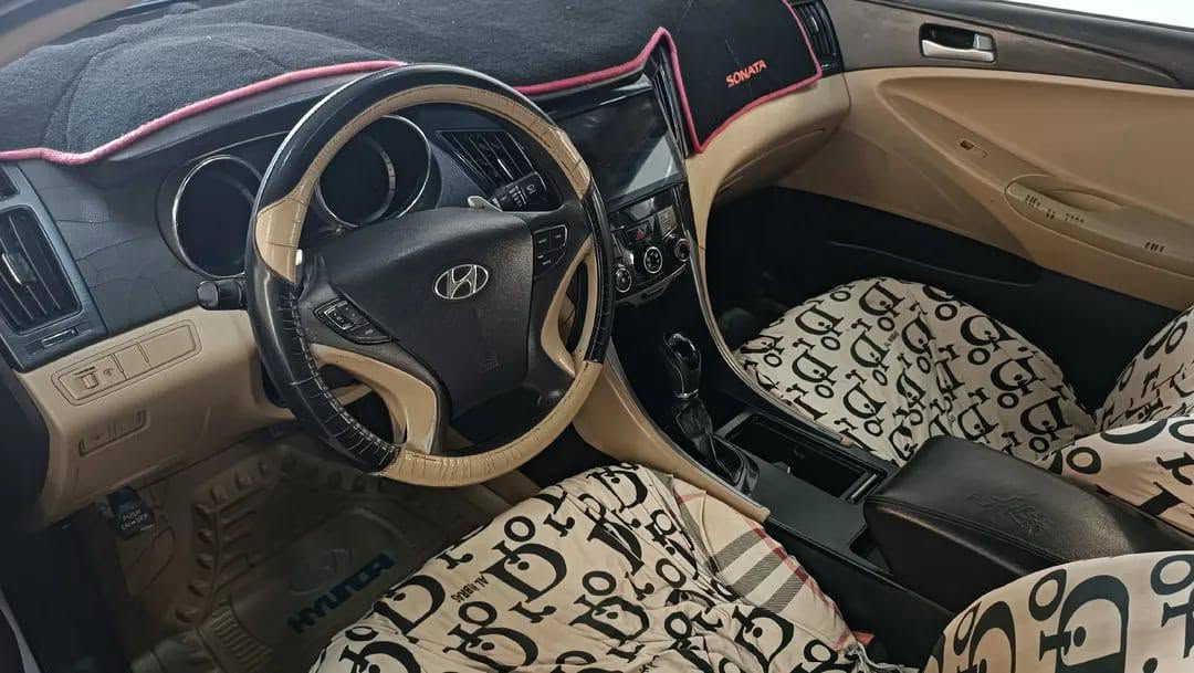 السلام عليكم سوناتا موديل 2014 وارد خليجي بسم شركه رقم اربيل الدوالي مكفولة كفاله عامه من الضربه وصبغ وتبديل  محرك 2400 دوش مكفول تبريد قطعتين كشن كهربائي داخل بيجي 5 ويال كب إشارة بل مري شفتات حساس خلفي  سياره جديدة وجاهزة من جميع النواحي بيه فقط بارد بلباب الخلف الصدر والدور شي قليل جدا الباقي كفاله كير محرك كله مكفول مكان السياره ديوانيه مهناويه السعر أتصل وبيك خير وتدالل ***********
