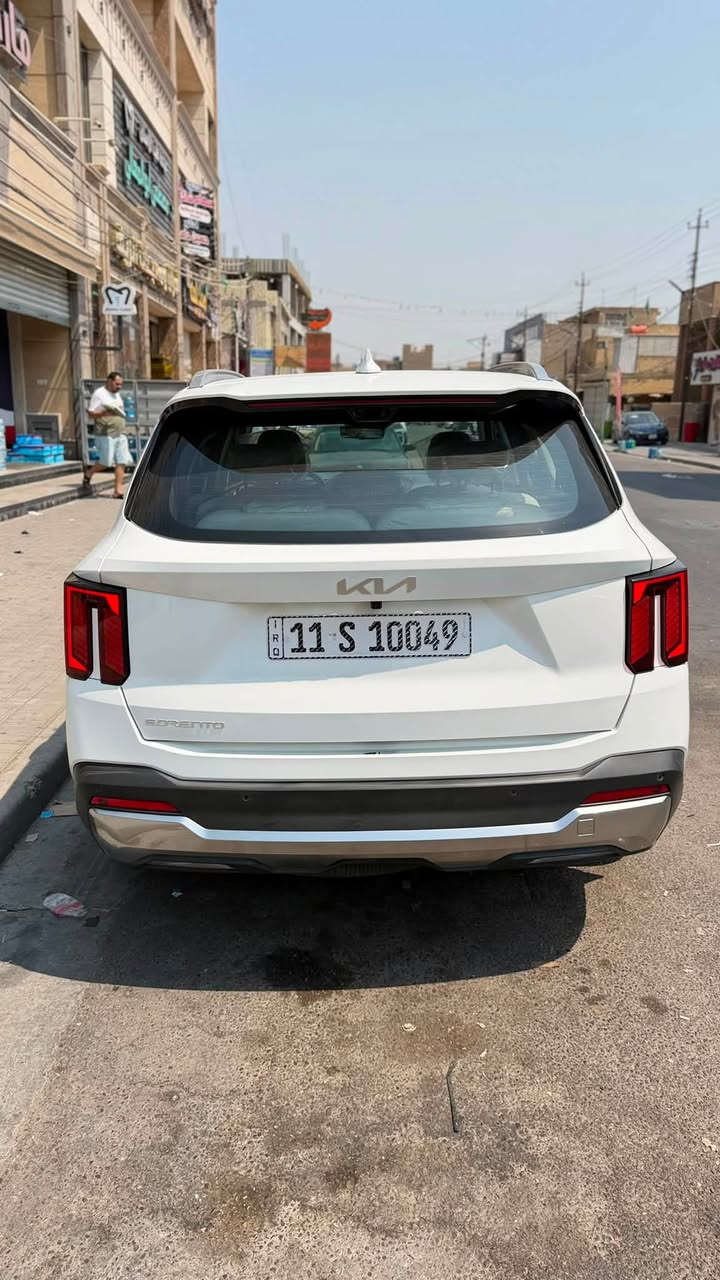 كيا سورنتو 2026 محرك 6 سلندر
بانوراما❗️دوسات❗️دبل كامره

المواصفات العامة:
🚗 الموديل: 2026 خليجي  
🔧 المحرك: 3.5 لتر – 6 سلندر  
📉 العداد:  4 الف زيروو  
🚗 سياره كفاله عامه بدون زلغ 
🛡️ الضمان: 5 سنوات أو 100,000 كم  
🔧 صيانة مجانية سنة أو 10,000 كم  
📍 الأرقام: بغداد 

💎 المواصفات:
✨ بصمة تشغيل
✨ تشغيل عن بُعد + نظام ترحيب
✨ عداد ديجيتال متغير
✨ دوسات 
✨ مقاعد لون ابيض مخمل
✨ مقاعد أمامية كهربائية
✨ صندوق كهرباء
✨ سستم إيرباك 2
❄️ 7 مقاعد مع تبريد 3 مناطق
✨ صندوق خلفي كهربائي
✨ شاشة كبيرة + GPS
✨ شحن لاسلكي
✨ سايد بريك إلكتروني + Auto Hold
✨ إنارة LED أمامية وخلفية
✨ حساسات أمامية وخلفية عدد 12
✨ ويل كب حجم 20  

اي استفسار ***********

العنوان بغداد
