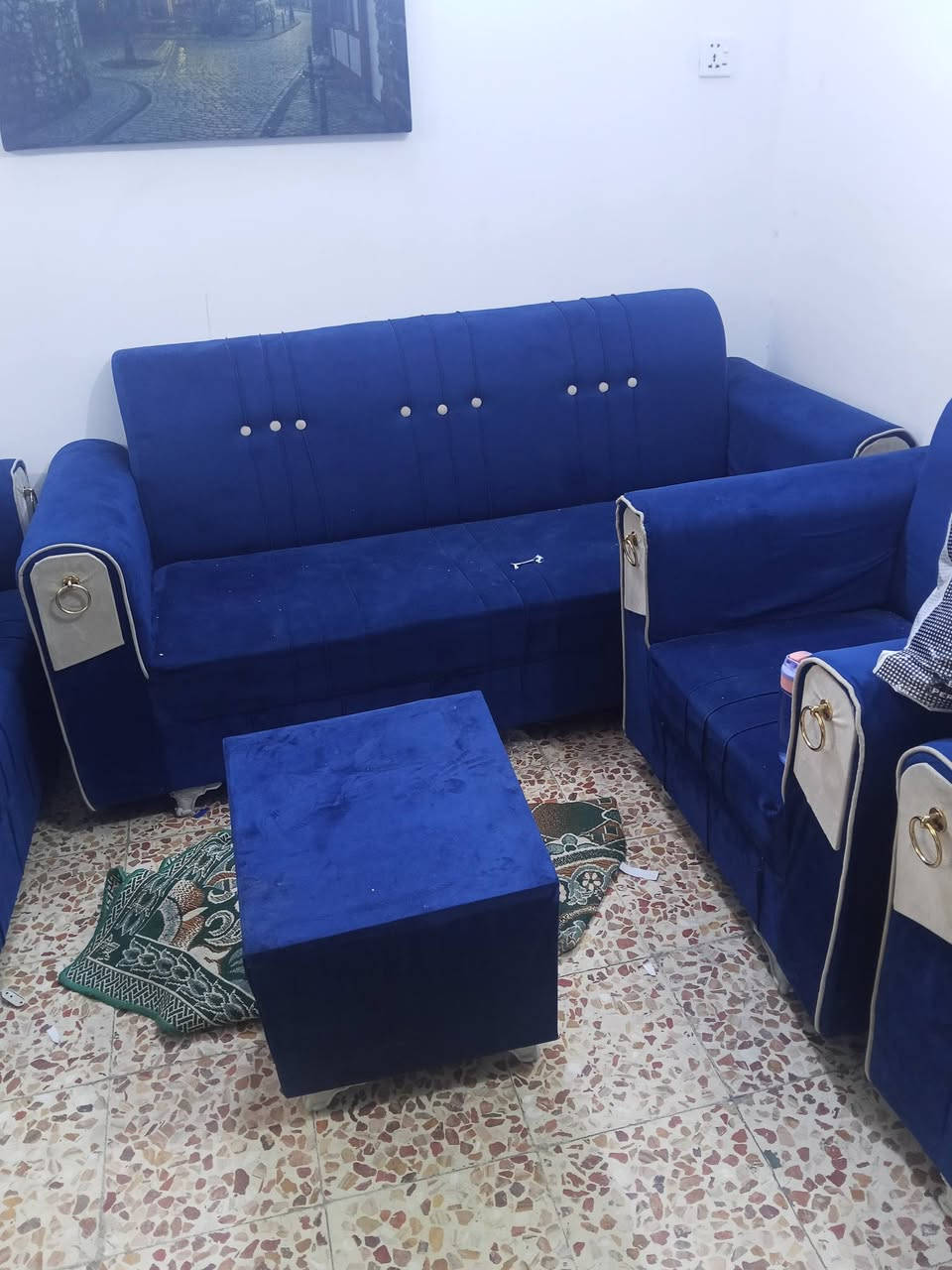 تخم • كنبة • قفل