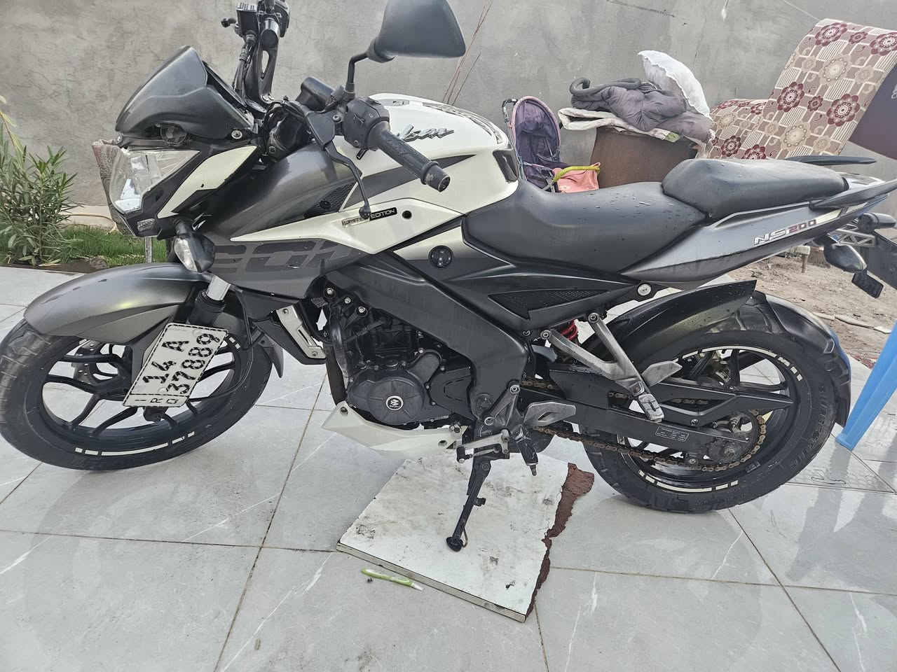 بولسر ns رقم وسنويه مكفولة كفالة عامة راعيه تحويل محرك 200c قوية سرعة وقوة نظام راديتر تبريد ماء نظام 4 ولفات 3بلكات شغل وطلع بيه محافظات انسه شي عطل وحماوه مكفولة كفالة عامه *********** العنوان البصرة
