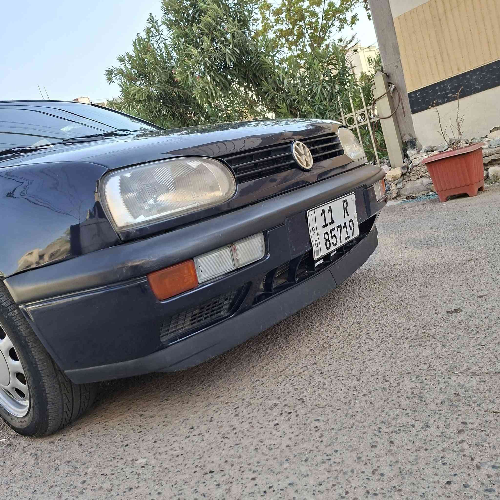 كولف موديل ١٩٩٢ مكينه ١٨٠٠ كير اوتو تبريد ثلج كهربائيات كلها شغاله تخم تاير جديد ويل كولف اصلي مسجل سماعات جدد 
بدون ضربه السياره جاهزه مابيها نواقص فقط كيلو متر ميشتغل 
رقم بغداد سنويه انتهاء ٢٠٢٩ السعر ٤٦ بيها مجال حك جيتك 
مكان السياره بغداد الغدير الهاتف ***********
