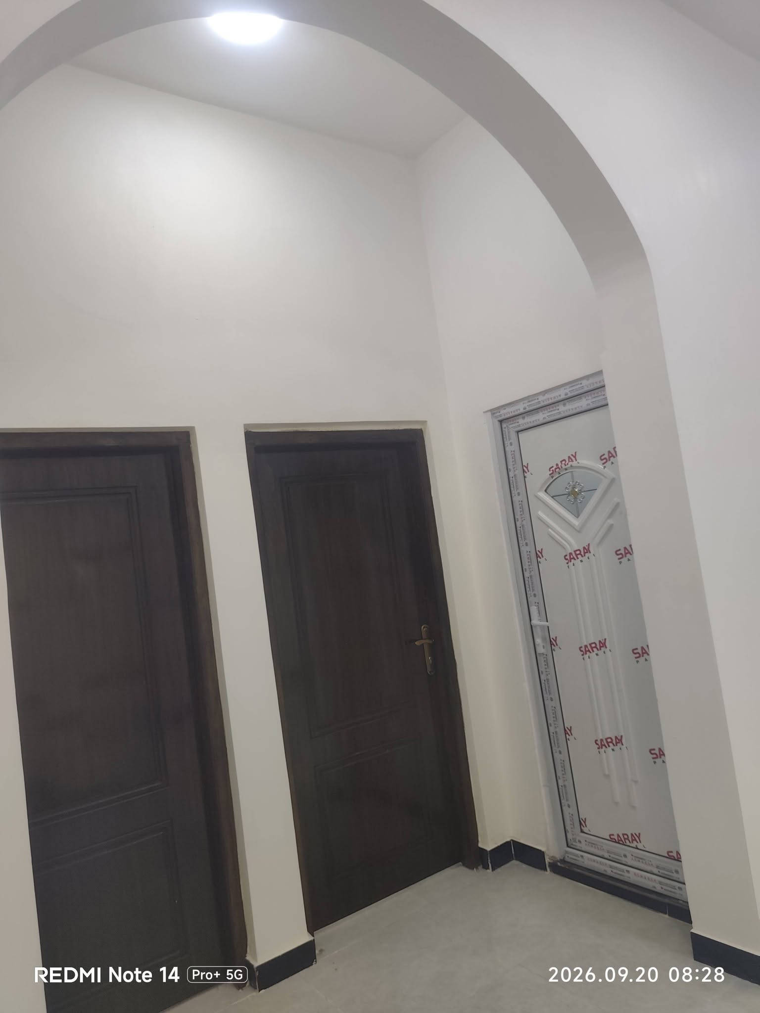 بيت للبيع 145 متر - بناء حديث 🏠الموقع: الجزيرة الثالثة - اليوبه- شارع الرحمة.الشارع: عريض (٨ متر).نوع السند: زراعي صرف سند 25.البيت يحتوي على:غرفتين نوم.ديوانية للخطار.صالة ومطبخ.كراج للسيارة.حمام وتواليت داخلي + تواليت خارجي.الخدمات: كاملة (ماء + كهرباء + مجاري). #دار# الجزيره.   ***********

نص مكتوب في الصور:
- REDMI NOTE 14 Pro+ 5G 2026.09.20 08:30
- REDMI Note 14 Pro+ 5G 2026.09.20 08:29
- REDMI Note 14 Pro+ 5G 2026.09.20 08:28