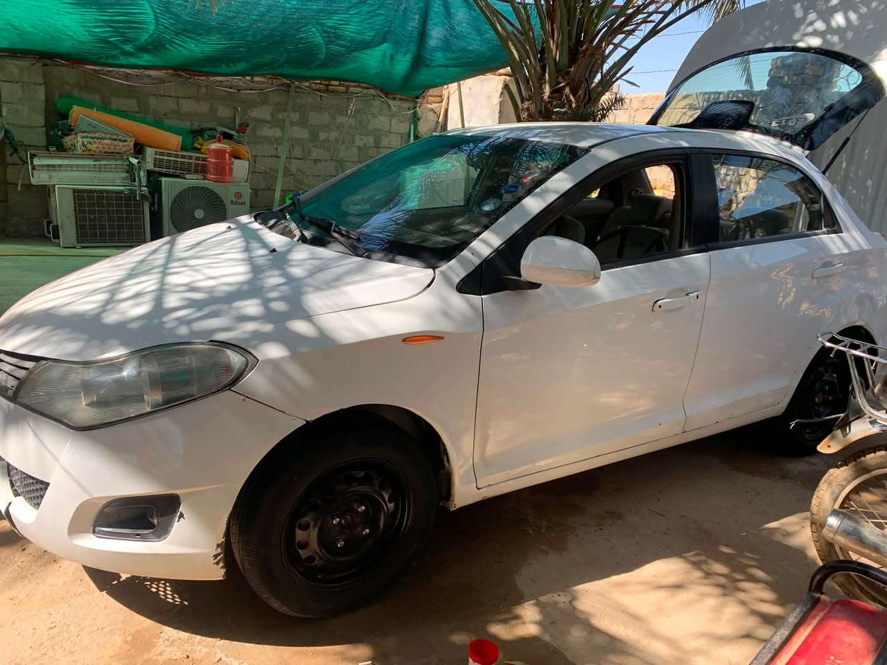 شيري فلاوين موديل ٢٠١٣
 رقم نكليزي لجديد 
كير ومكينه وشاصي مكفولات  
تبريد بي مشكله بل ايسي وماسويه متعاجز منه عايفه يشتغل بس يفصل هواي 
لهزه مالته ساقطه 
رقم دوانيه صاحبه لشرعي بغداد
ب ٣٢ وبيه مجال 
مكاني الدوانيه 
***********
