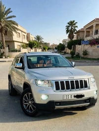جيب  2013  خليجي بيع فقط ما اراوس السعر 142 وبيه مجال ادامه كامله تخم ...