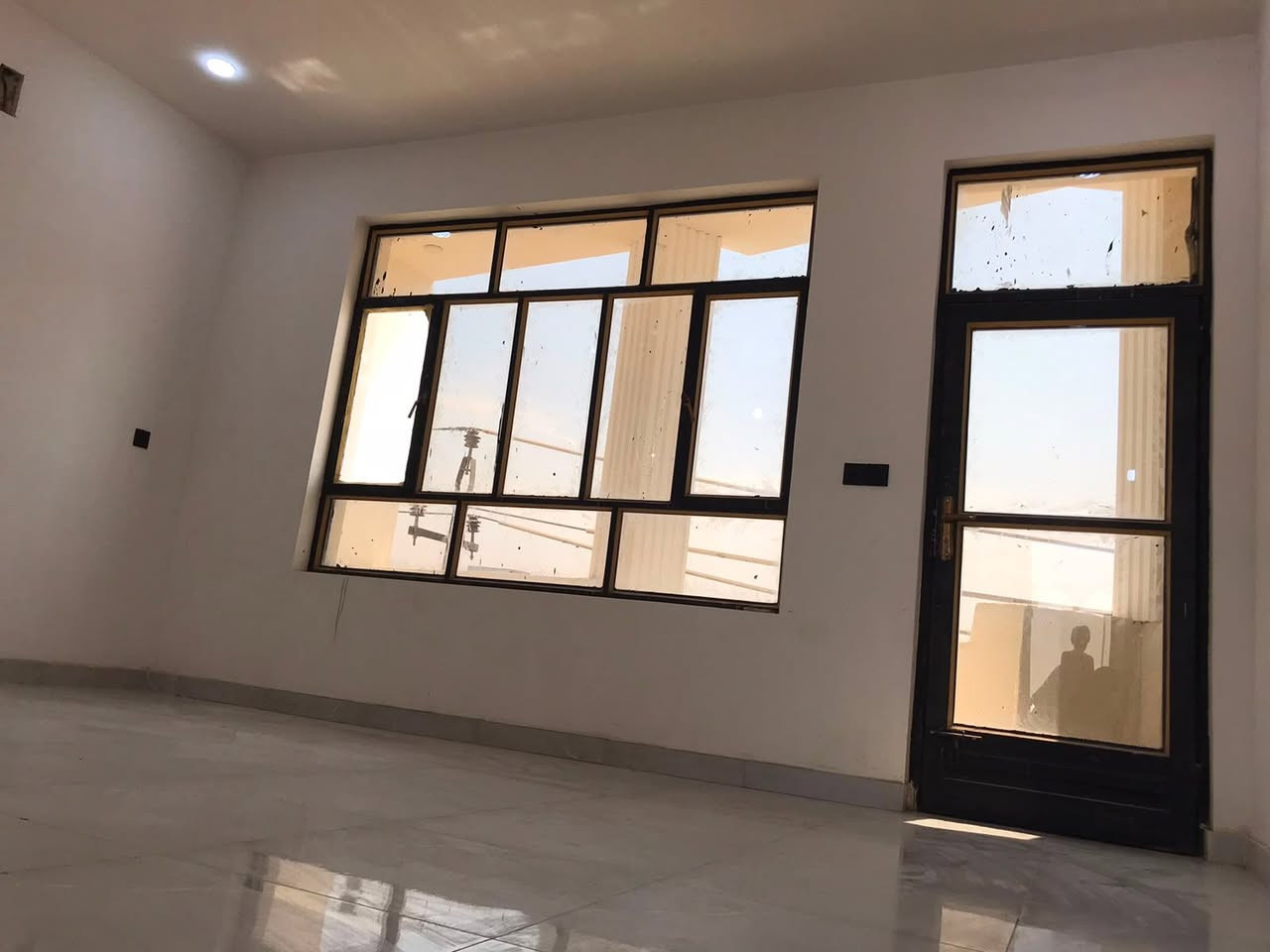 ٧٦م • ٣ طوابق • طابو صرف