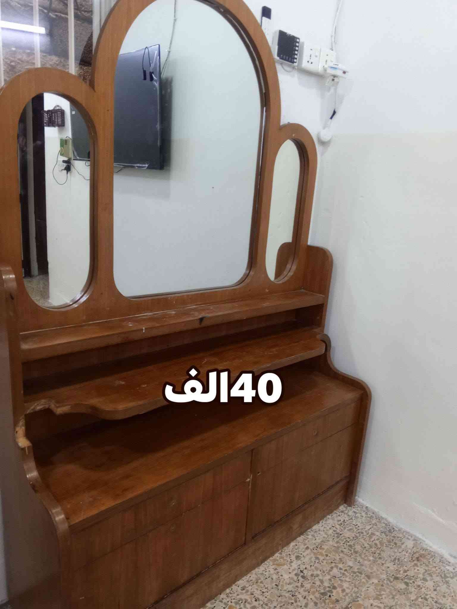 غرفة نوم • أثاث خشبي