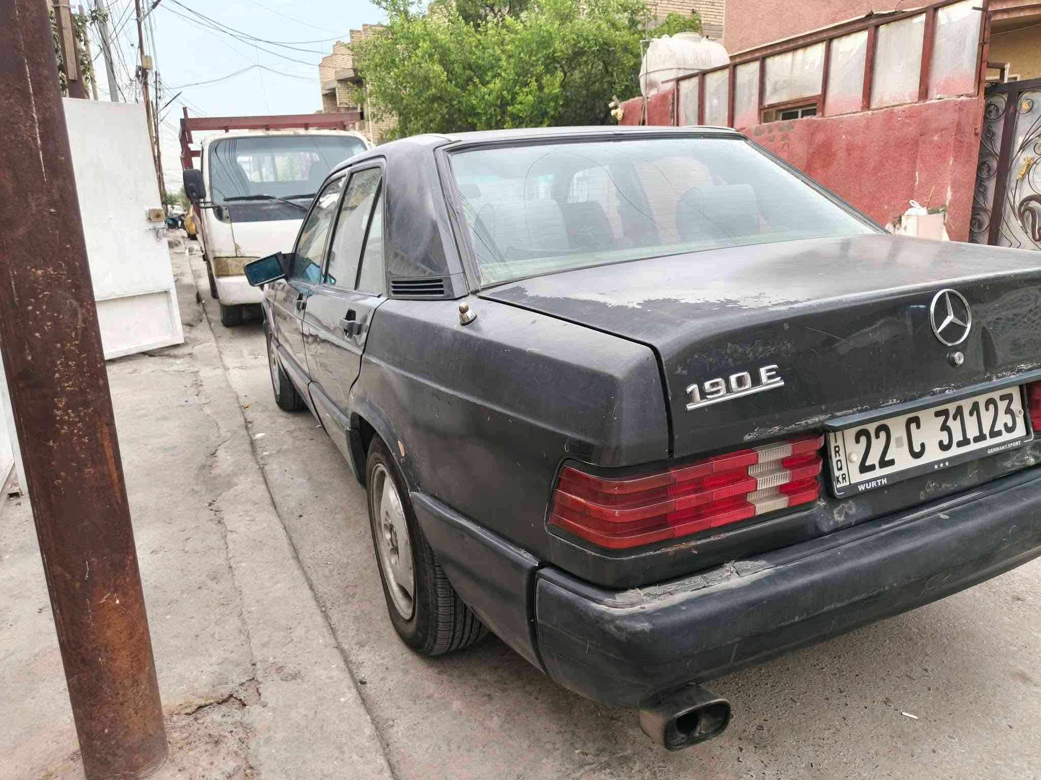 السلام عليكم 
مارسدس 190 موديل 91 رقم اربيل سنوية ل30 باسمي تريد تحويل أو وكالة بيها كير ومكينة vvt  2.5 تبريد نقص راديتر  وهذا كشرها كدام العين كلب واقتنع وتدلل سعرها 37 مكانها بغداد الشعب ت *********** ابو سجاد
