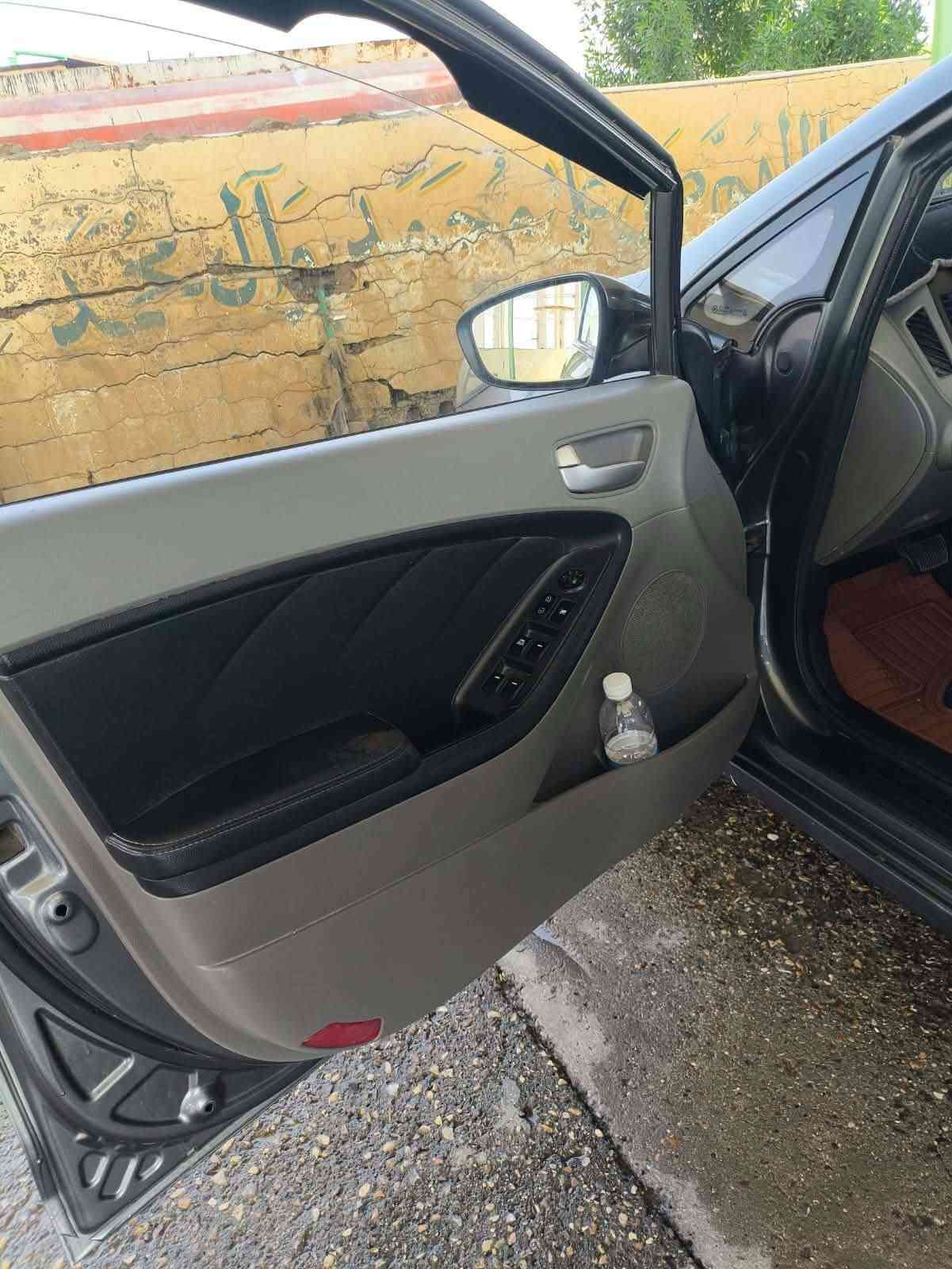 سيراتو ١٤ خليجي 
رقم بغداد سنوية ٢٨
السيارة مكفولة كير محرك حدادية تخم تاير شرط تراي الزيروو 
بيهة صبغ بين البابين فقط 
مكينة ١٦٠٠ دوش 
السيارة كلش حلوة وجديدة 
مكاني الديوانية مقابل مستشفى الحسين عليه السلام 
***********
