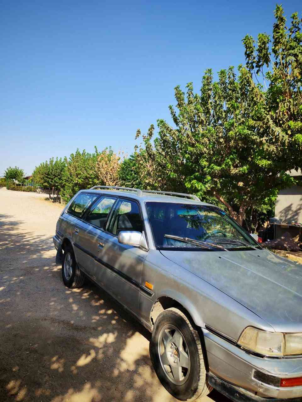 ​🚗 للبيع: تويوتا كامري ستيشن 1991 (أوتوماتيك - بخاخ بلادي)
الموديل: 1991 (الجيل الثاني V20)
​نوع البودي: ستيشن واجن (Wagon) - 5 أبواب (عائلية، واسعة وعملية جداً)
​المحرك: 4 سلندر سعة 2.0L (المحرك الشهير 3S-FE) بخاخ بلادي شد شركة (اقتصادي، نشط، واعتمادي)
​ناقل الحركة (الجير): أوتوماتيك (مريح جداً بالسياقة)
​اللون: فضي (سيلفر) - مصبوغة جمالية كامل لجمالية المظهر.
​✨ المواصفات والإضافات:
​السيارة مكفولة (من الكص والضربات القوية).
​رقم جديد - لوحة نينوى 🧾.
​ويلات ألمنيوم سبورت مميزة.
​سكك سقف (Roof Rails) بلادية.
​عارض (Lip) أسود على الدعامية الأمامية.
​داخلية مخمل بلادية بحالة جيدة جداً.
​جامات طبيعية بلادية (غير مضللة) ومساحات خلفية شغالّة.
​❄️ التبريد:
​منظومة التبريد كاملة وموجودة بالسيارة، (أنا من أخذتها ما شغلت التبريد وعفته، فـ على الأغلب تحتاج غاز فقط والمنظومة ترجع طبيعية).
​📍 الموقع: متواجد في /أربيل 
💰 السعر: 50 ورقة (قفل أو بيها مجال بسيط للشراي الطيب).
📞 للاستفسار والتواصل مباشرة: ***********

نص مكتوب في الصور:
- للبيع: تويوتا كامري 1991 ستيشن - جير أوتوماتيك مكفولة وبحالة ممتازة السعر: 50 ورقة الموقع: أربيل للاستفسار: ***********
