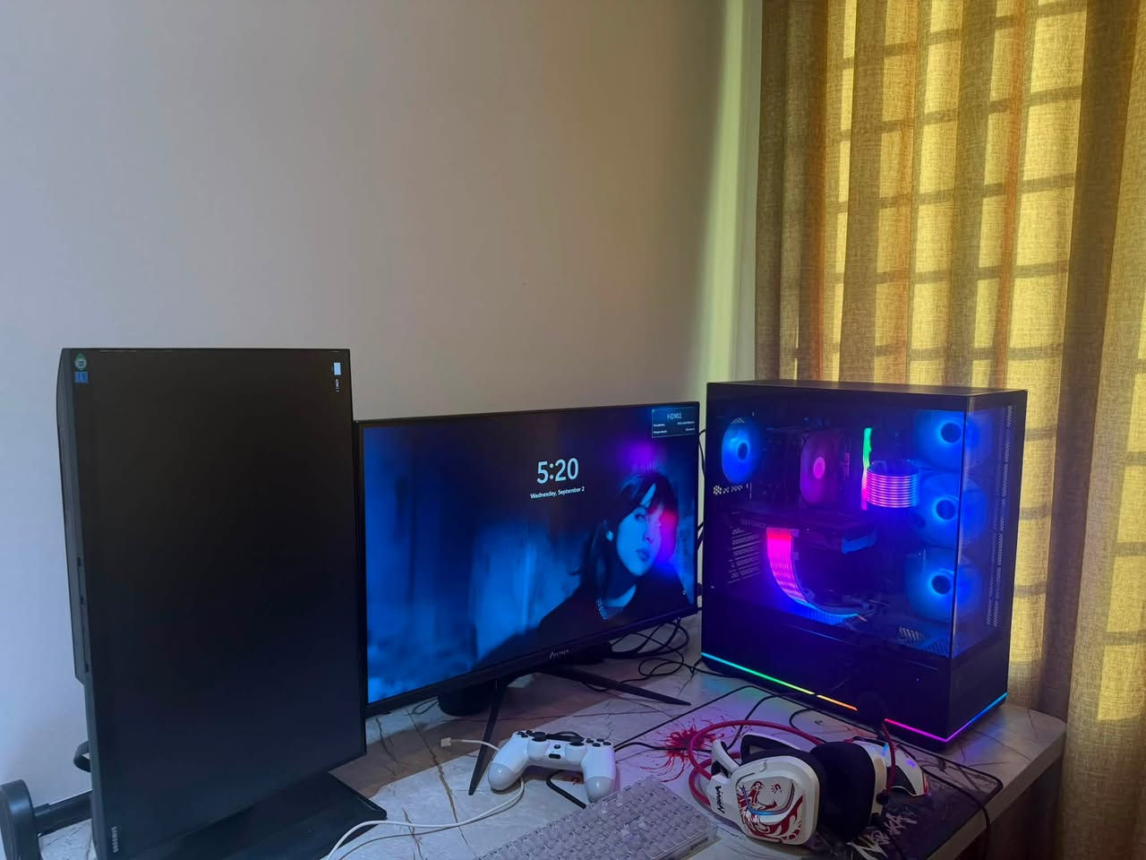 السلام عليكم تجميعه للبيع مواصفات ⬇️
CPU AMD R5 7600X TRAY
MSI MB B850M-P PRO WIFI
XPG RAM DDR5 16GB 6000MHZ LANCER BLADE RGB
MSI VGA RTX 5060 TI VENTUS 2X OC 8G PLUS
MSI CASE FORGE 130A AIRFLOW BLACK 
THERMALTAKE POWER SUPPLY 650W LIFE POWER RGB
THERMALTAKE COOLER CPU UX480 BLACK
A-DATA HD SSD M.2 1T TB LEGEND 710
A-DATA HD SSD M.2 512 TB LEGEND 710
مواصفات الشاشات ⬇️

AVETRON MONITOR G2711 S
* 🖥️ الحجم: 27 إنچ
* 🎨 اللوحة: IPS
* 📺 الدقة: 1920×1080 Full HD
⚡ التحديث: 180Hz
Samsung F22T454FQN — T45F
* 📏 الحجم: 22 إنچ
* 🖥️ الدقة: 1920×1080 Full HD
* ⚡ التحديث: 85Hz
* 🎨 اللوحة: IPS

مواصفات UBS
UPS Farber Online
* الموديل: FA-UPSC-24V-1KVA-1PH
* القدرة: 1000VA / 900W
* النوع: Online
* دخل: 220–240V
* خرج: 220–240V
* فاز واحد
* بطاريات: 24V
* مخارج AC
* USB + RS232
* Intelligent Slot
* مناسب للـ PC والأجهزة الحساسة
UPS LamaSsu LE1500
* الموديل: LE1500
* القدرة: 1500VA / 900W
* النوع: Offline
* دخل: 145–275V
* خرج: 220–240V
* فاز واحد
* حماية من ارتفاع وانخفاض الفولت
* مخارج AC
* مناسب للـ PC والأجهزة الإلكترونية
  
اخت الجديده مع كامل الملحقات مستعمله شهرين مع وصل شراء. 
واتساب للتواصل ***********
السعر 2500 وبيها مجال للشراي
