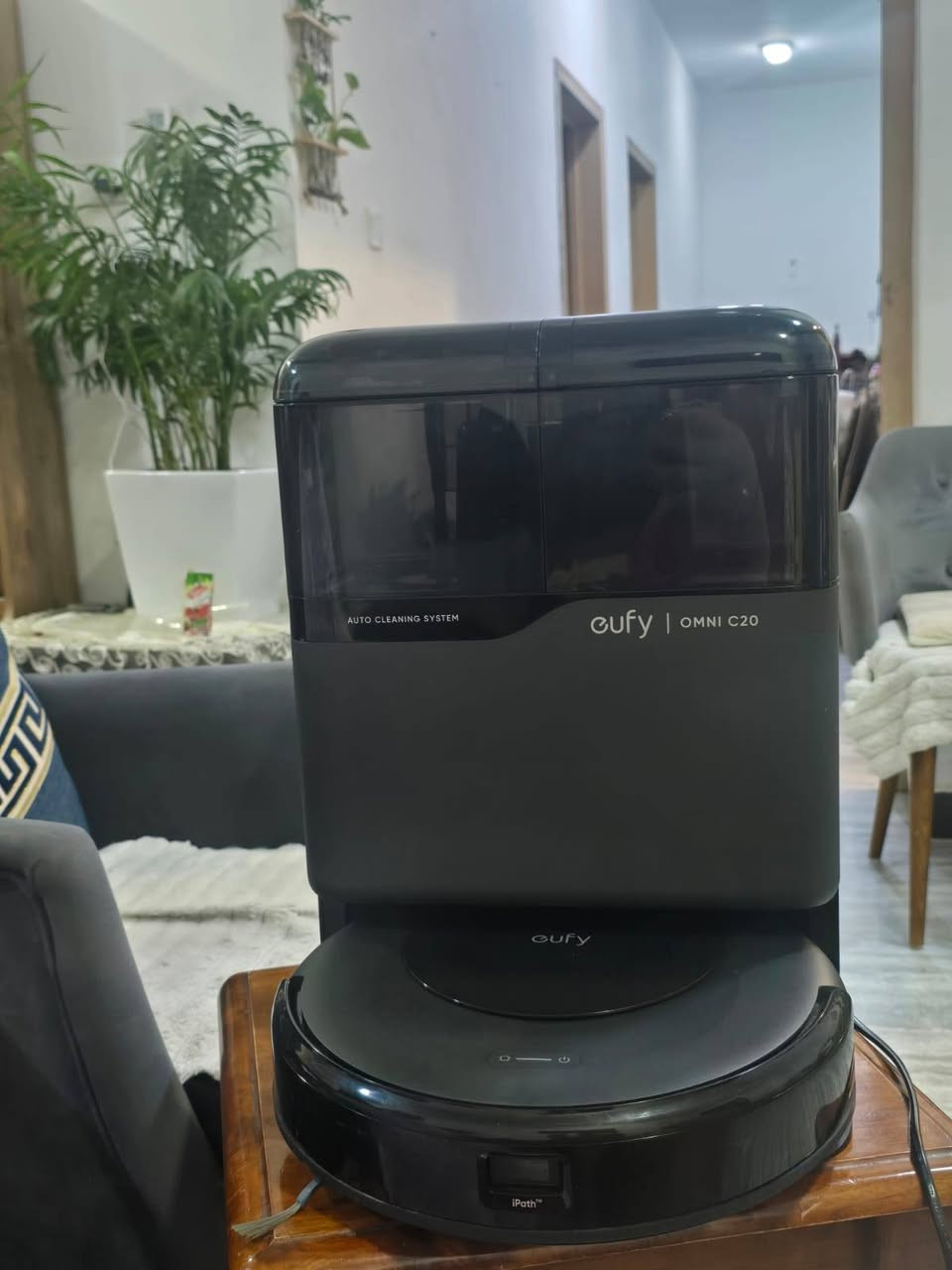 السلام عليكم
**للبيع: مكنسة روبوت ذكية eufy Robot Vacuum Omni C20 (شبه جديدة)** 

* **حالة الجهاز:** ممتازة جداً، تم شراؤها قبل شهرين فقط واستخدامها خفيف جداً. مرات تعد على الاصابع الجهاز بكامل ملحقاته والكرتونة الأصلية نظيفة تماماً كما في الصورة. مع الضمان 
* **سبب البيع:** تم شراؤها للوالدة، ولكن لأنها كبيرة في السن لم تستطع التعامل مع التطبيق الذكي وتشغيلها، وهذا هو السبب الوحيد للبيع.

**أبرز مواصفات المكنسة (Omni C20):** 

* **محطة ذكية متكاملة (All-in-One Station):** تقوم بتفريغ الغبار تلقائياً، وغسل وتجفيف الممسحة بالهواء، وإعادة تعبئة المياه دون تدخل يدوي.
* **قوة شفط خارقة:** تصل إلى **7,000 Pa** لتنظيف السجاد والأرضيات من الأتربة والشعر بكفاءة عالية.
* **تقنية Mop Master:** مسح احترافي وضغط قوي لإزالة البقع الصعبة من الأرضيات.
* **تصميم نحيف للغاية:** يسهل عليها الدخول أسفل الأسرة والأثاث لتنظيف الأماكن الصعبة.
،تم شراؤها بسعر 550000 وحاليا ده ابيعها 400000
 الراغبين بالشراء مراسلة رقم الواتساب ***********

