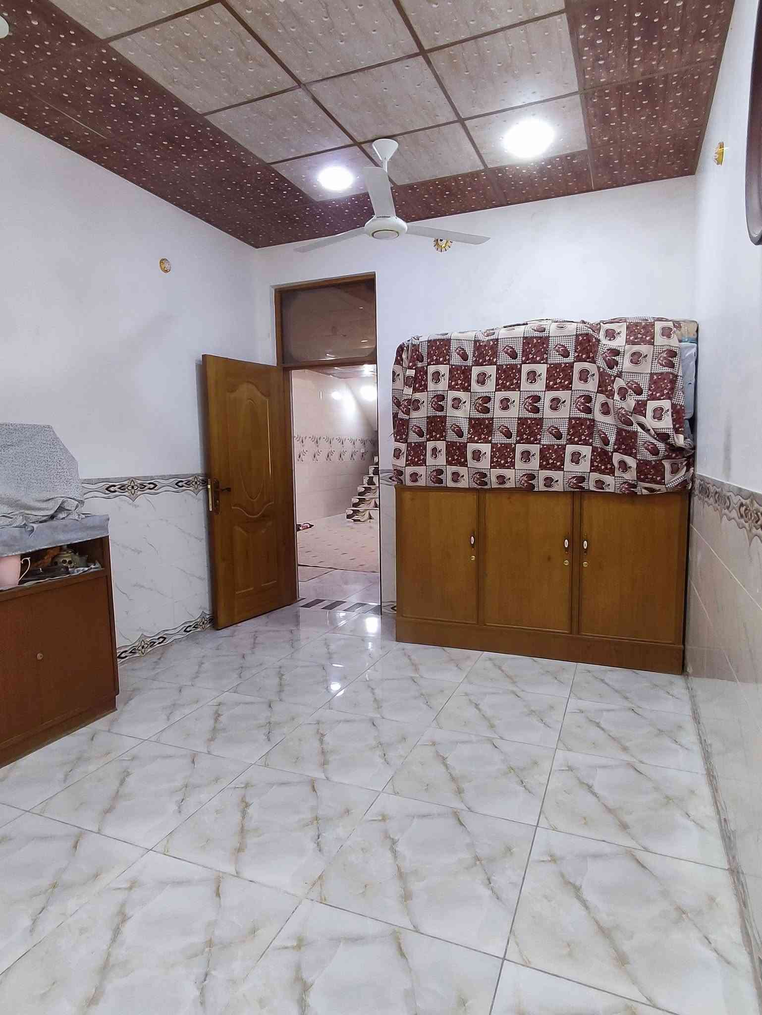التفاصيل بالمنشور

نص مكتوب في الصور:
- بيت تابو زراعي سند 25 طريق نجف عمود 130 جهة يا حسين شارع الأكاديمية (الزرگه) مساحة 130 متر. سعره 55 وبي وبي مجال للشراي. بيت ملك صو جاهز. شارع مبلط وكافة الخدمات متوفرة. الشراي يتصل: ***********