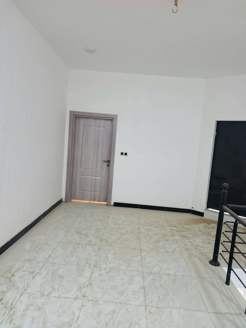 #دار_للــبـيــع  🏠⭕العنوان : عرصات حيدر ابن حجي هندي / حولي الخصميه 
⭕زراعي سند 25 قابل للتطويب 

⚪طابقين 
⚪ كونكريت مسلح 
⚪بناء حديث 
⚪طابو زراعي سند 25 
           ✨منطقة خدمات كاملة  ( كهرباء،ماء،تبليط)
المساحة :130م²✅
الواجهة : 6.30 متر

  ⭕التفاصيل⭕

غرف نوم عدد 2/صالة عدد 2/ استقبال / مطبخ /مجمع صحي عدد 2
——————————————-
#متابعة_الصفحة
#نستقبل_جميع_عروضكم
———————————————————
🔺#للاستفسار الاتصال ع الارقام

———————————————————
***********
