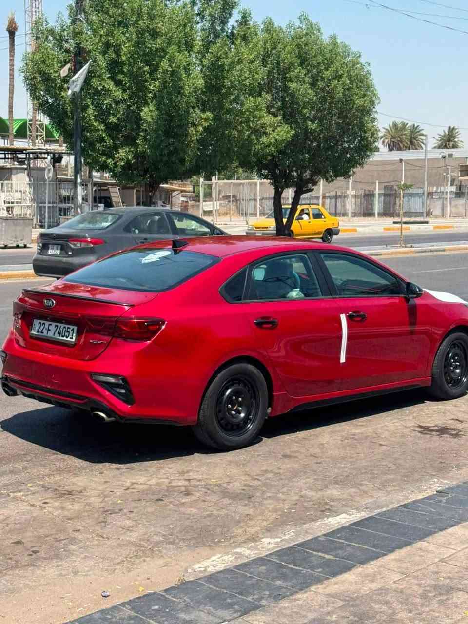 السلام عليكم شباب للبيع كيا فورتي جي تي 
معروفه مواصفاتهه سياره جديده بمعنه الكلمه 
حادثهه سرقه سياره موديل 2020
مكينه  تيربو كير تبريد كفاله  صدر امامي خلفي جديد تخم تاير جديد سياره بيهه حالوب بالقماره تقريب 5 حبات 
سياره بدون حادث بدون لغد بدون تعديل. 
فقط بنيد مصبوغ 
سنويه 27 هزه جديد 
رقم اربيل 
عداد المسافات 84
سياره جاهزه على اخر حبايه سونار موجود بيهه 
مكان سياره بغداد الشعب 
غير متواجد ع الفيس اتصل وتدلل
السعر 120 
*********** بغداد, العراق
