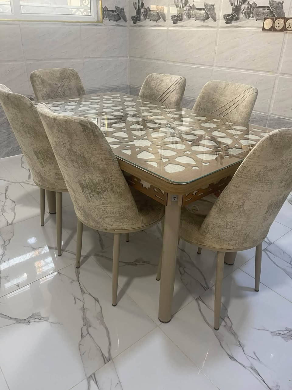 ميز طعام للبيع مابيي ااي ضرر جديد الاستفسار على ***********
