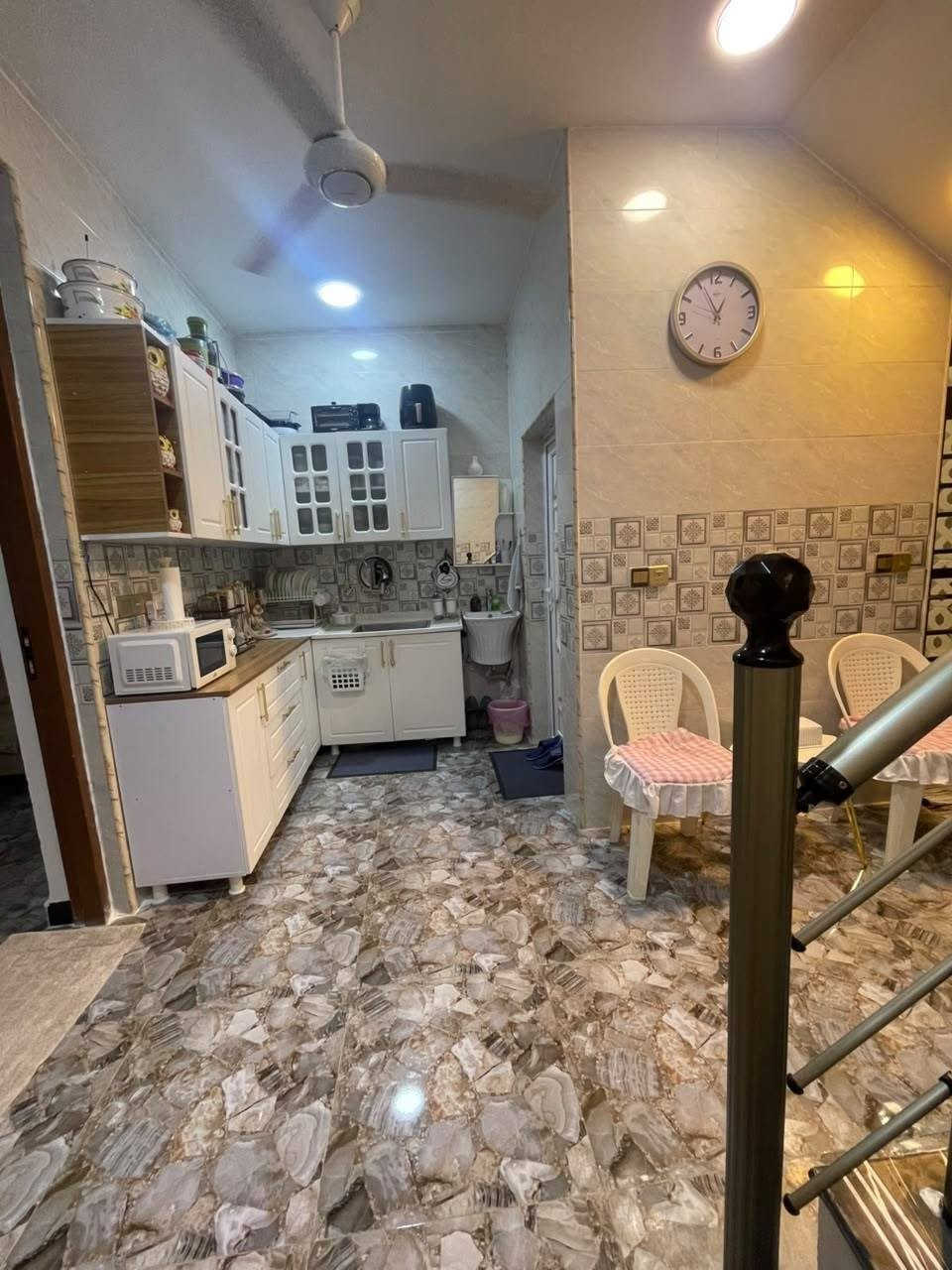 سلام عليكم بيت للبيع
مساحة 50 متر 5*10 طابقين ونصف
بناء 2025  زراعي سند 25 في كاع ابو ايهاب زراعي بين شارع 60 والصحة اول مربع من جهة سريع الدورة
 مع البيت حمام جاكوزي ب طابق الثاني _سخان 80 لتر 
و2 تانكيات ابو 1000 لتر  سعر البيت 90 مليون 
*********** البيت ب اسمنه يعني مو دلالين
