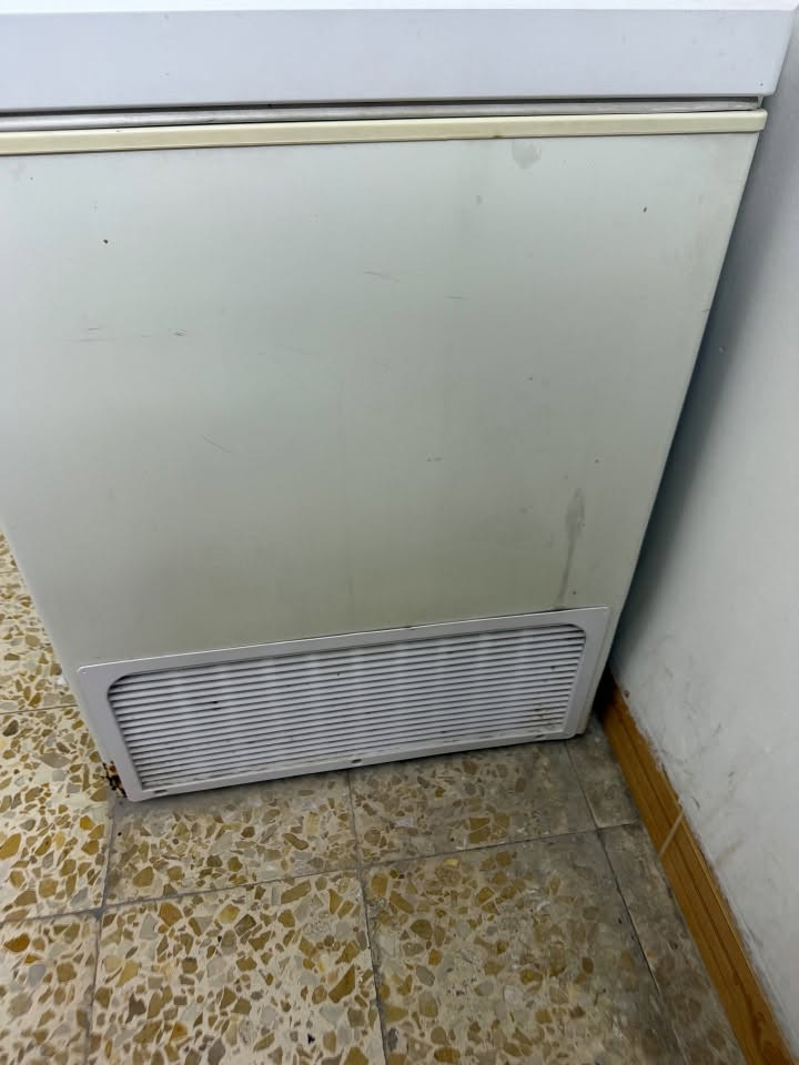 ثلاجه ومجمده للبيع شرط اي عيب مابي 
سعر الثلاجه 100 الف وبيها مجال 
وسعر المجمده 80 الف وبيها مجال 
***********
العنوان حي الخظراء
