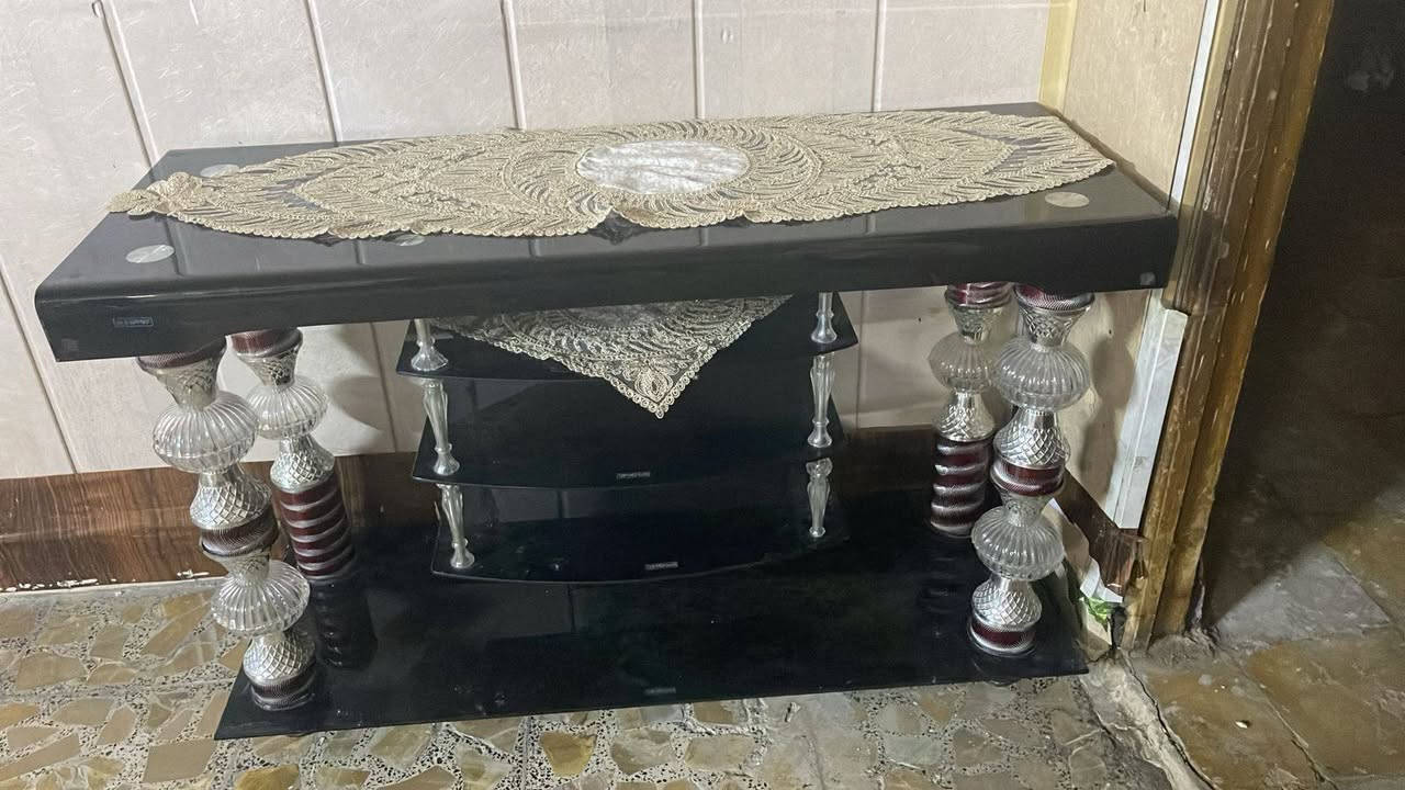 السلام عليكم عندي كنتور ٤ بيبان وكاونتر هو ملحق ماله طباخ نضيف طخم قنفات ٨ مقاعد 
المكان الكاظميه 
رقم الهاتف ***********
