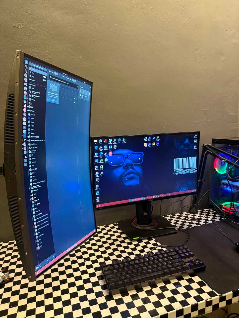 🚨 Setup احترافي متكامل للبيع 🚨

إذا تبحث عن جهاز قوي وجاهز بدون وجع رأس التجميع، فهذا هو الخيار.

💻 مواصفات الجهاز:
• RTX 4060 Ti نسخة سبايدر مان
• Intel Core i7-10700F
• RAM 16GB 3200MHz
• Gigabyte Z590 AORUS ELITE AX
Ssd 

🖥️ الملحقات:
• شاشة ASUS 280Hz
• شاشة Samsung Curved 180Hz
• كيبورد Redragon Mini
• ماوس Logitech G502
• مايكروفون
• ميز L

🔥 مناسب للألعاب التنافسية، البث المباشر، المونتاج، التصميم، والاستخدام الثقيل.

💰 السعر: 3 ملايين عراقي
✅ السعر يشمل الجهاز مع جميع الملحقات.

جاهز للاستخدام من أول يوم، وما يحتاج تشتري أي قطعة إضافية.

📩 للجادين فقط، التواصل خاص. البيع كامل
المكان بغداد - الشعب 
رقم تواصل
*********** 
متواجد واتساب وماسنجر
